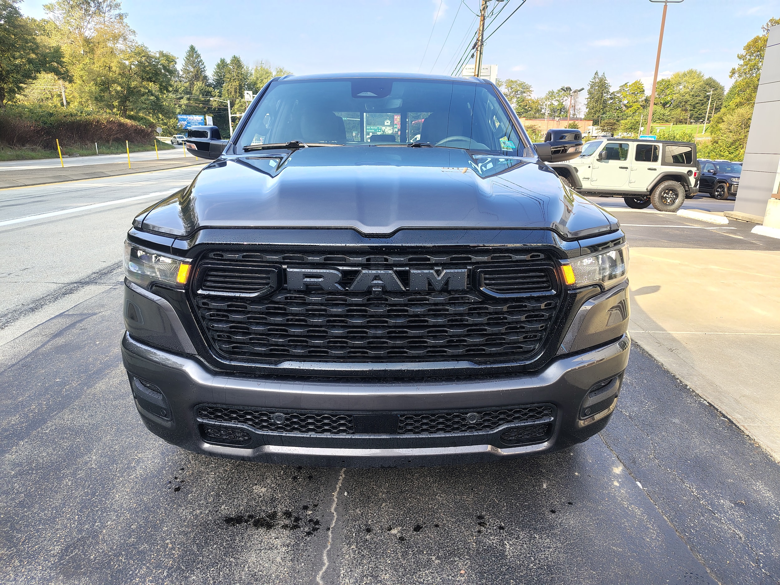 2027 Ram 1500 photo 4 of 32