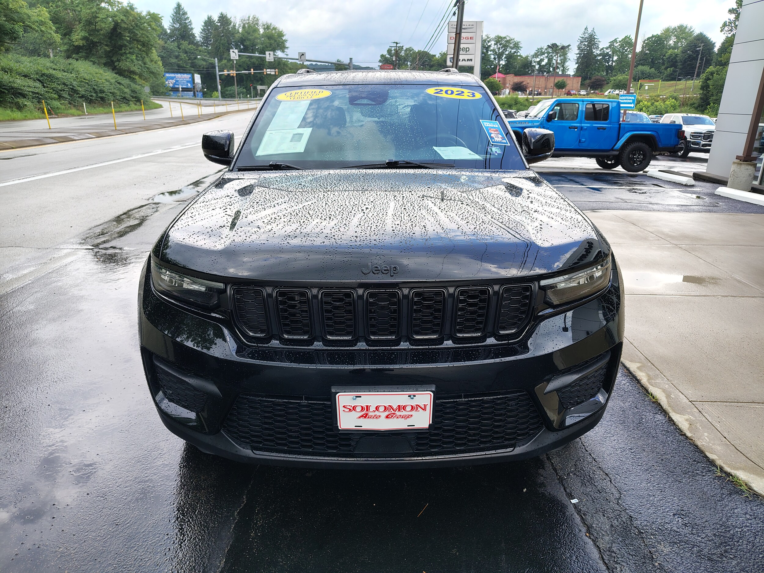 2023 Jeep Grand Cherokee Altitude photo 2