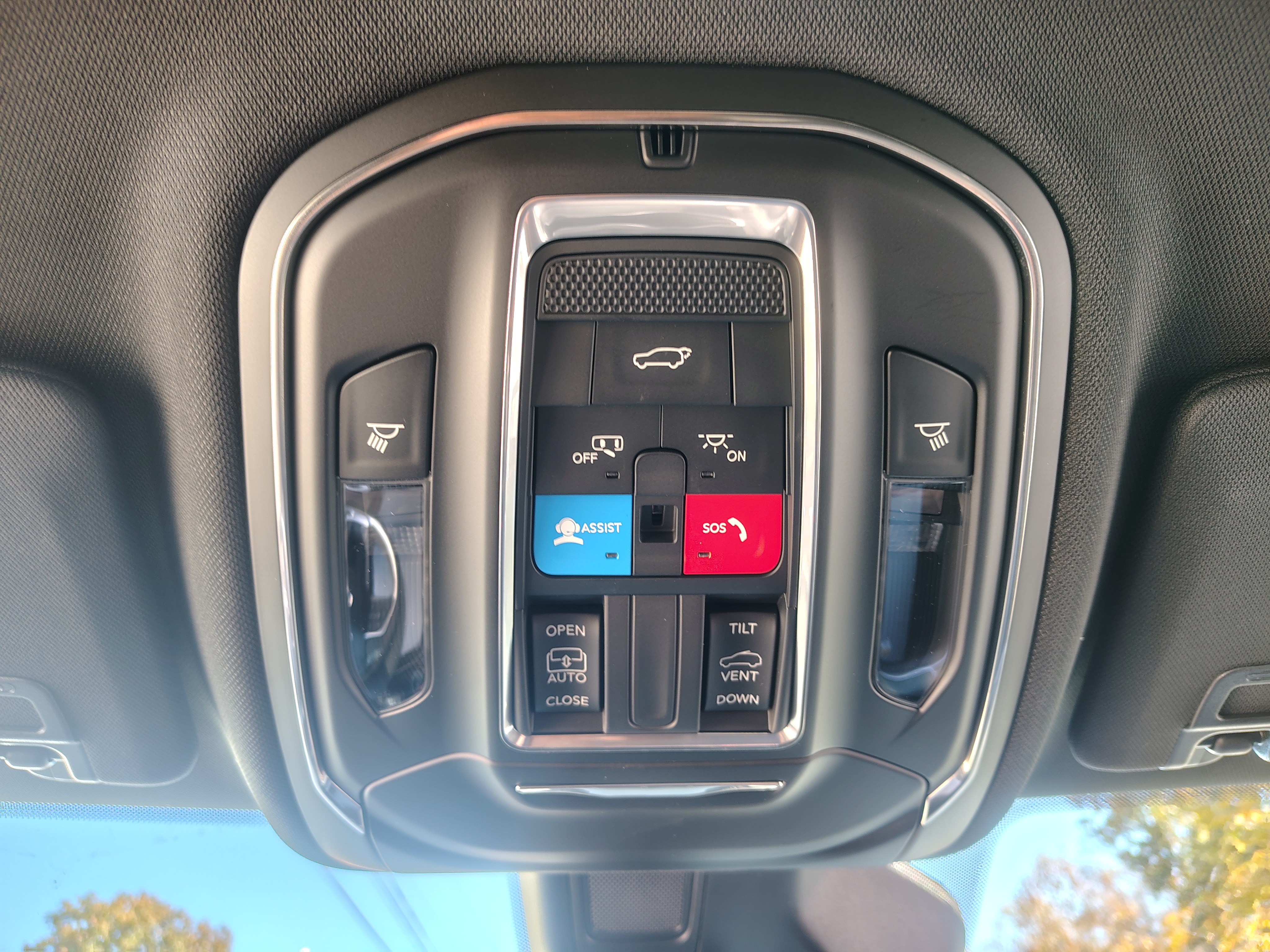 2027 Jeep Grand Cherokee photo 39 of 40