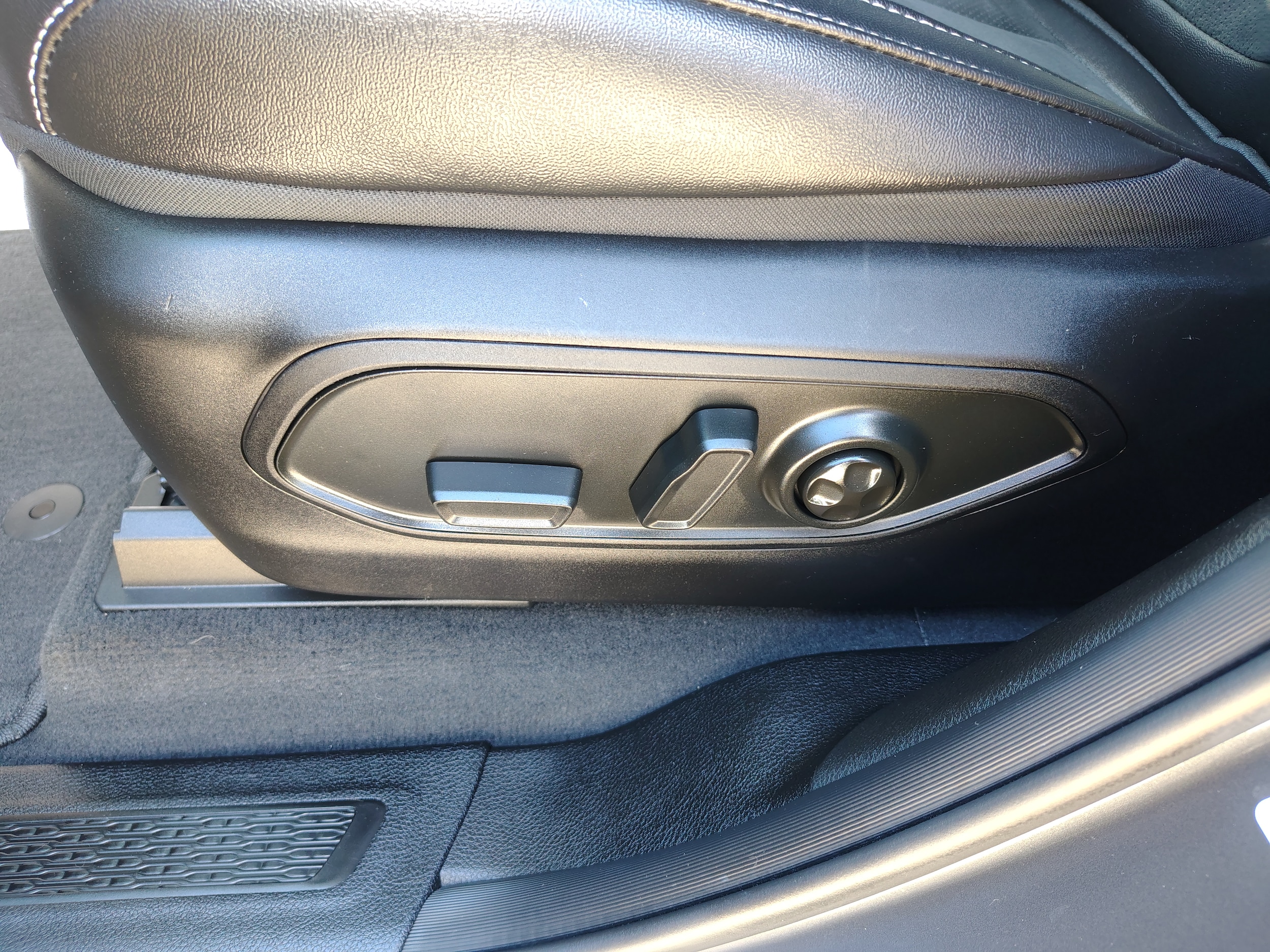 2025 Jeep Grand Cherokee Altitude X Baltic Gray Metallic Clearcoat at Solomon CJD Carmichaels