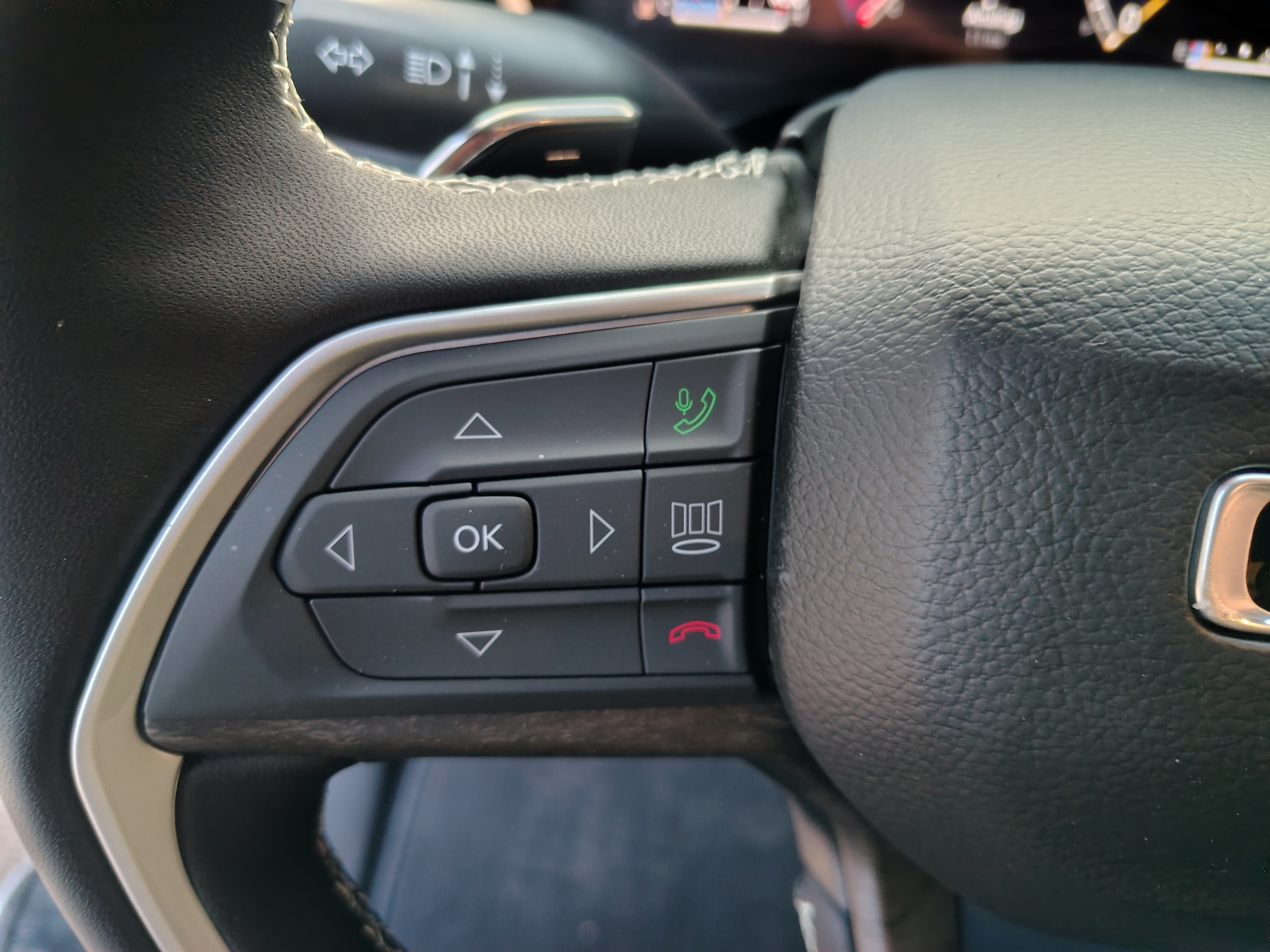 2027 Jeep Grand Cherokee photo 35 of 43