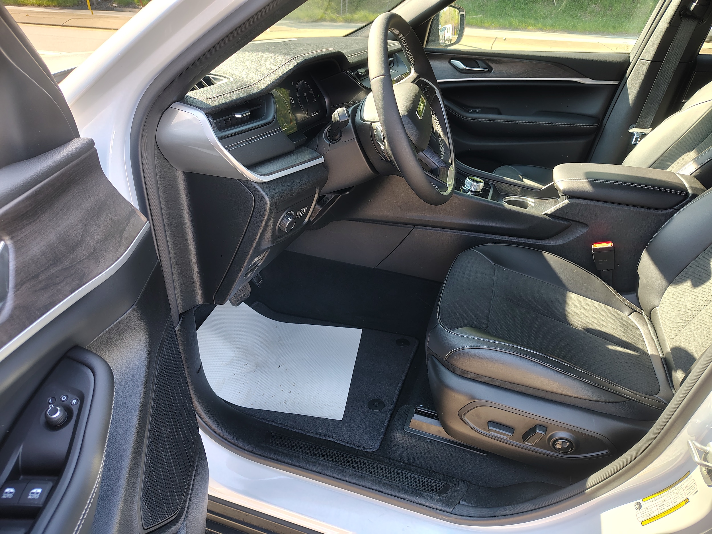 2026 Jeep Grand Cherokee LAREDO ALTITUDE 4X4 Bright White at Rick Weaver GMC