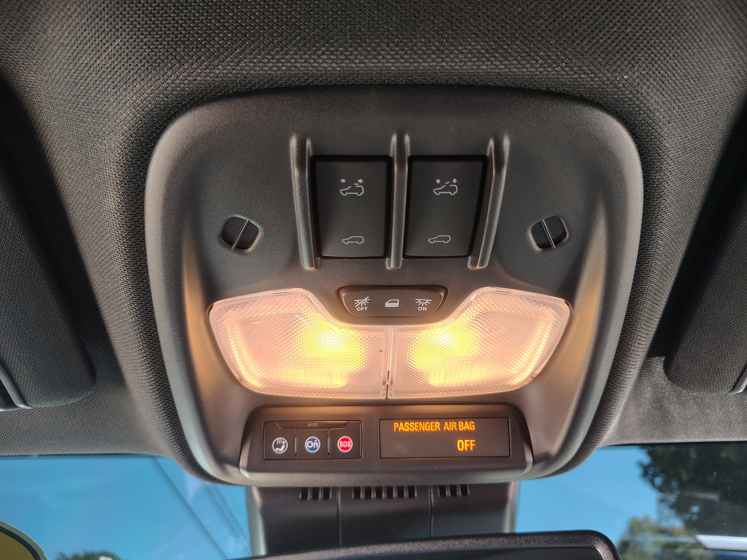2025 GMC Canyon photo 38 of 39