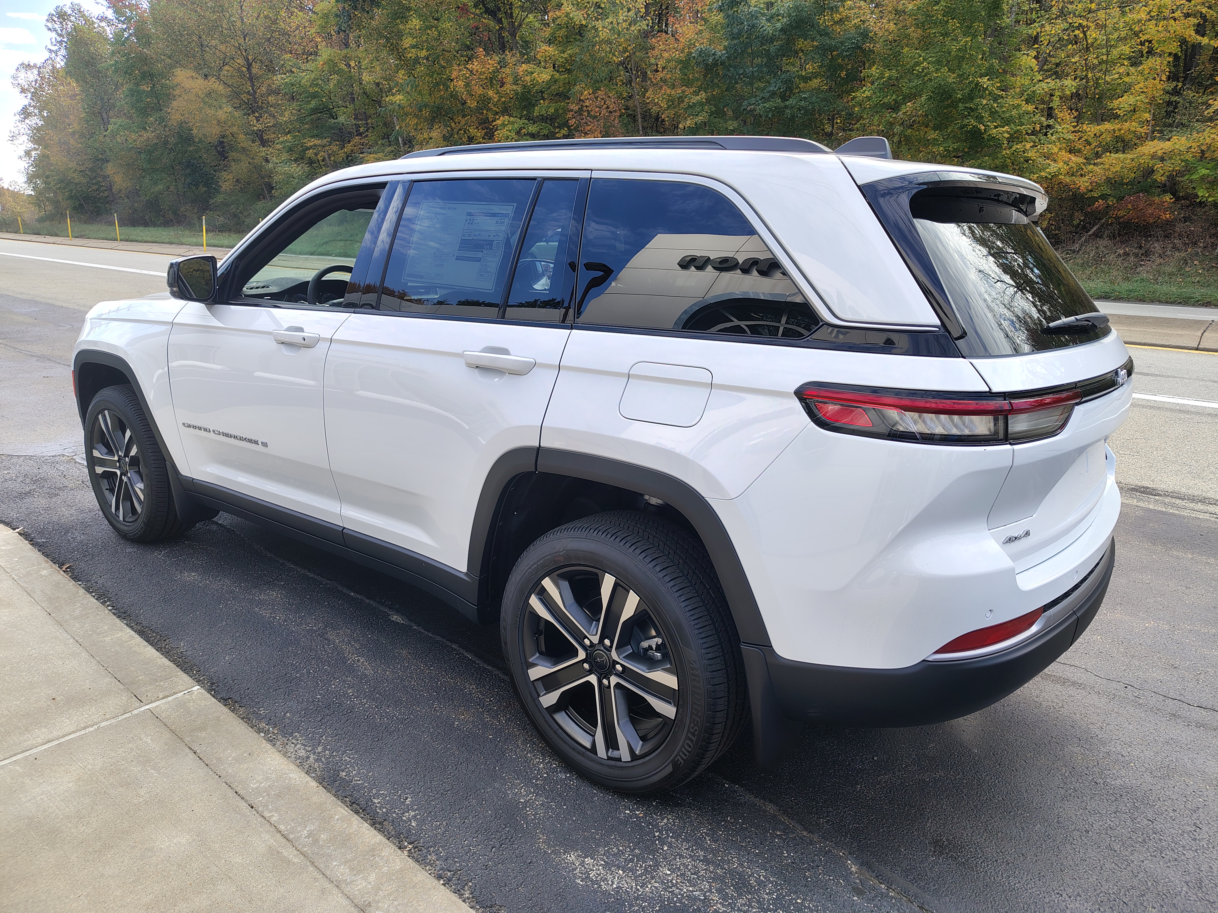 2027 Jeep Grand Cherokee photo 7 of 42