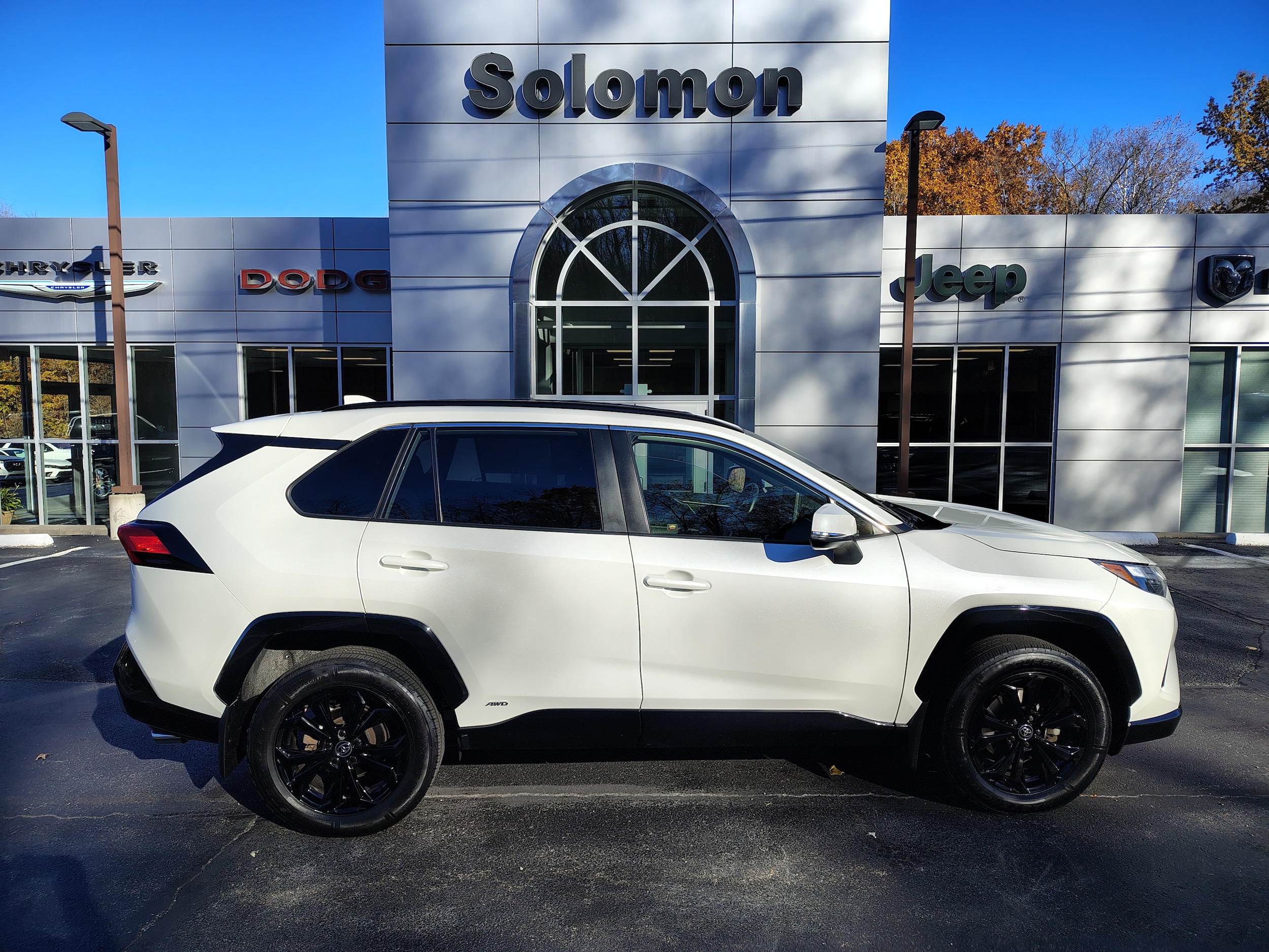 2022 Toyota RAV4 SE's photo