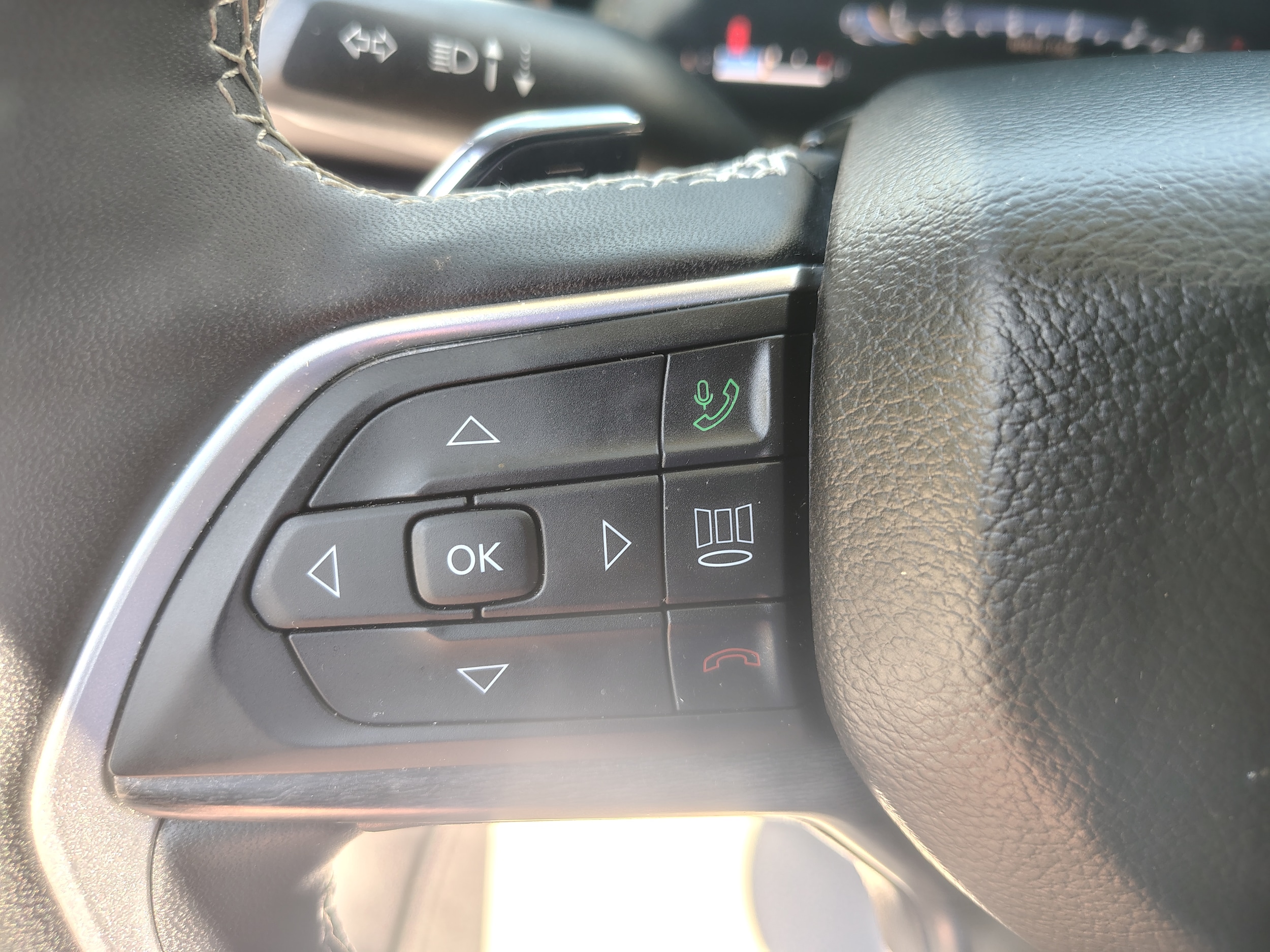 2024 Jeep Grand Cherokee Limited Diamond Black Crystal Pearlcoat at Solomon CJD Carmichaels