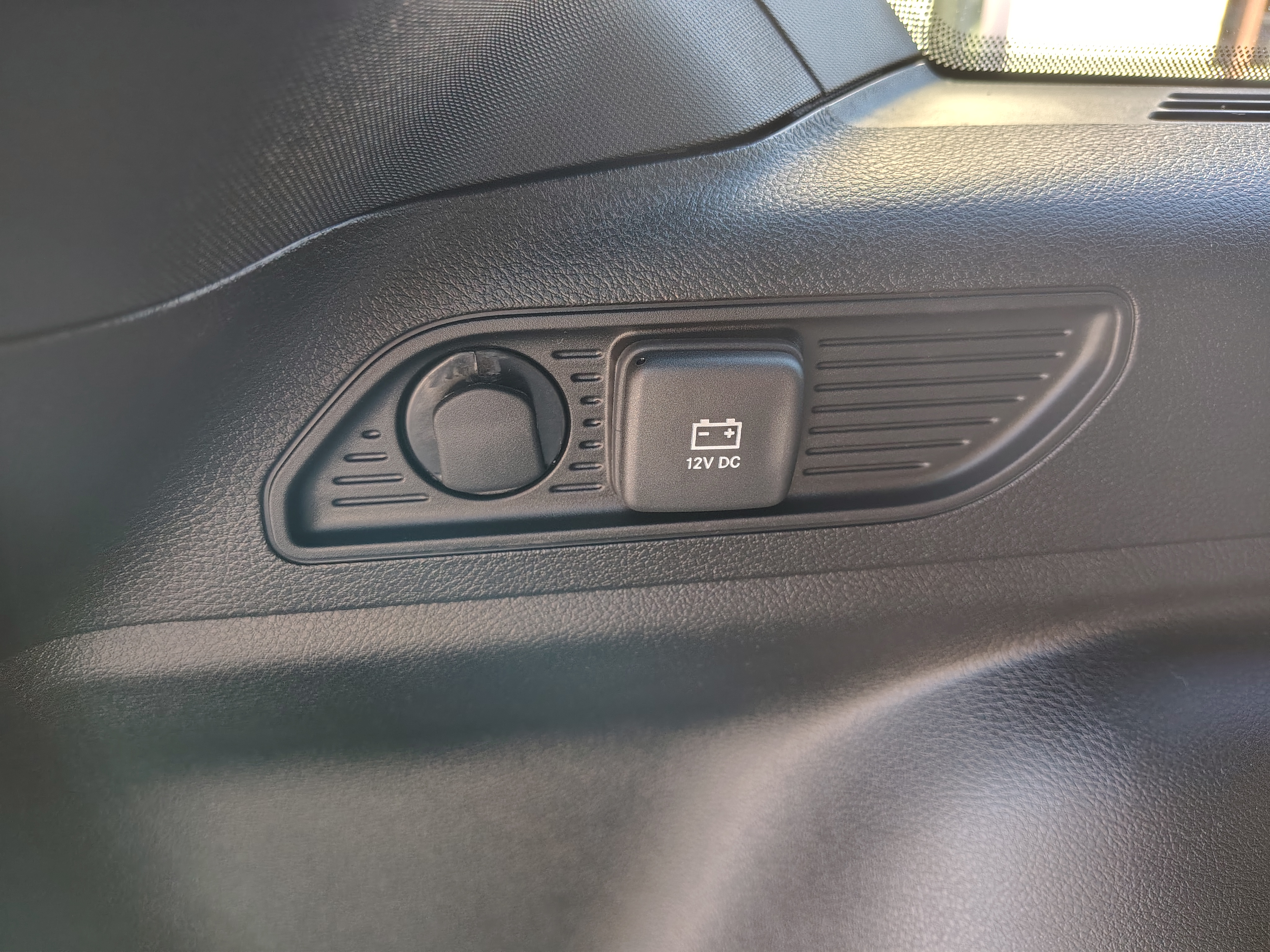 2027 Jeep Grand Cherokee photo 13 of 40