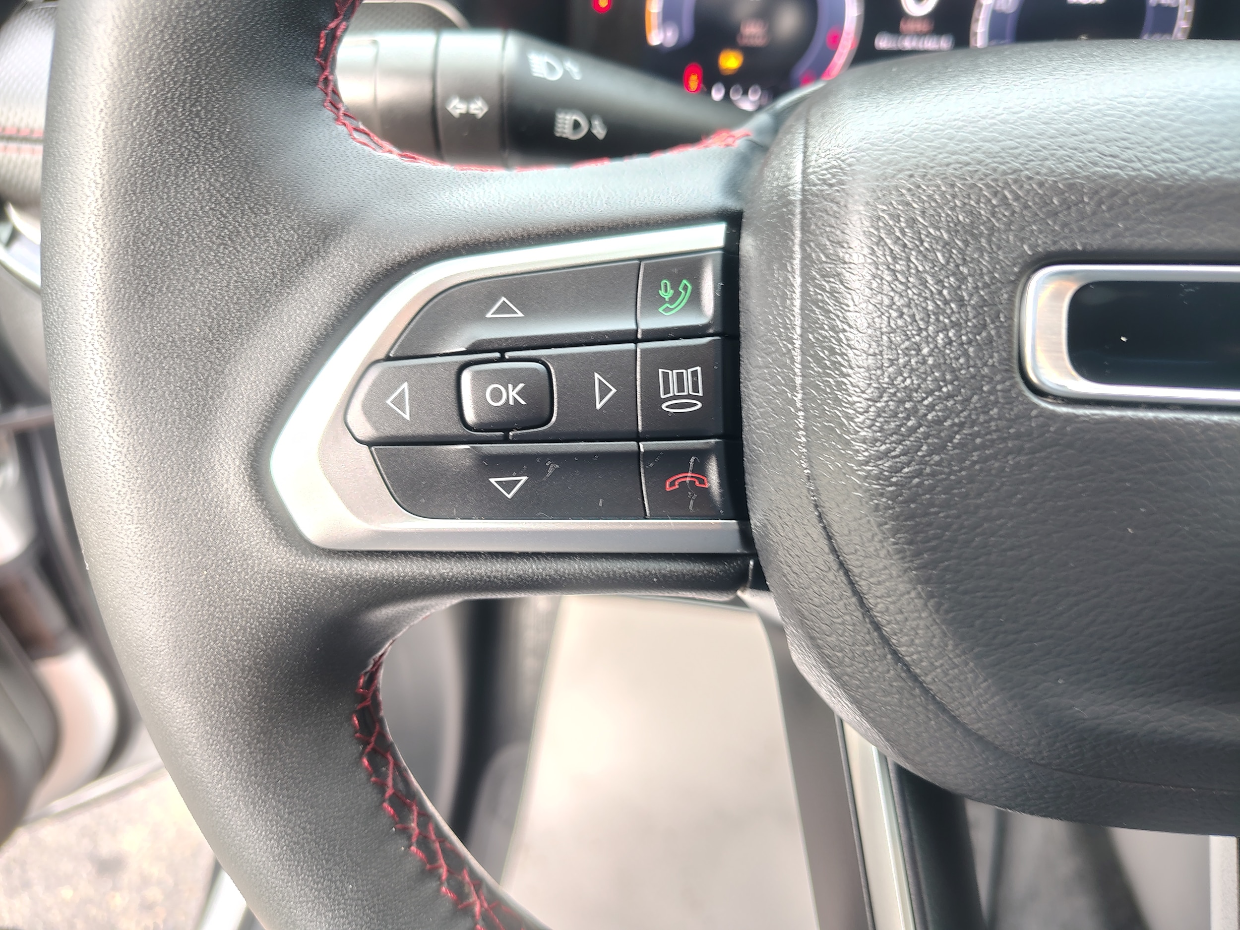 2025 Jeep Compass Trailhawk Silver Zynith Metallic Clearcoat at Solomon CJD Carmichaels