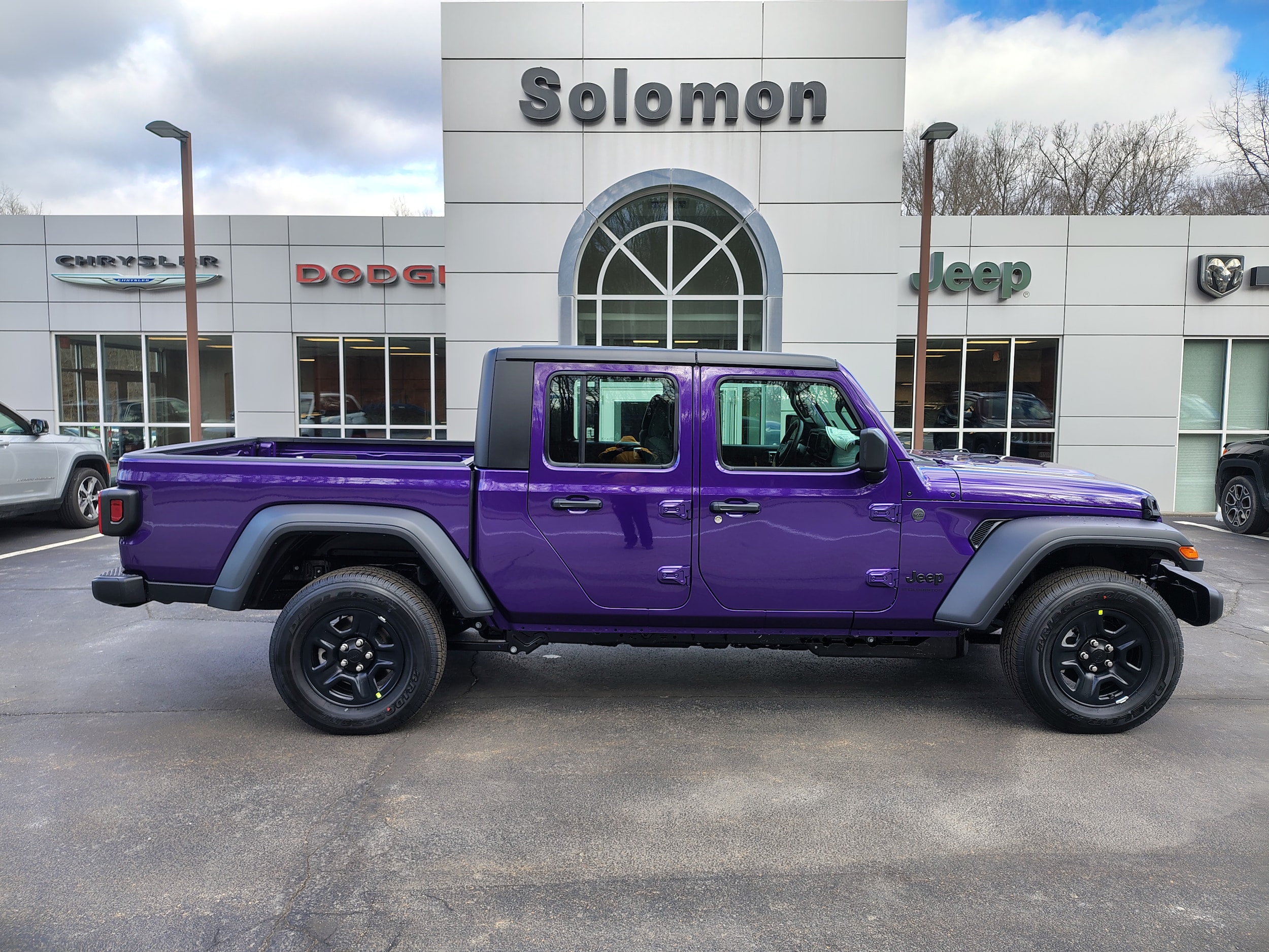 2026 Jeep Gladiator Sport's photo