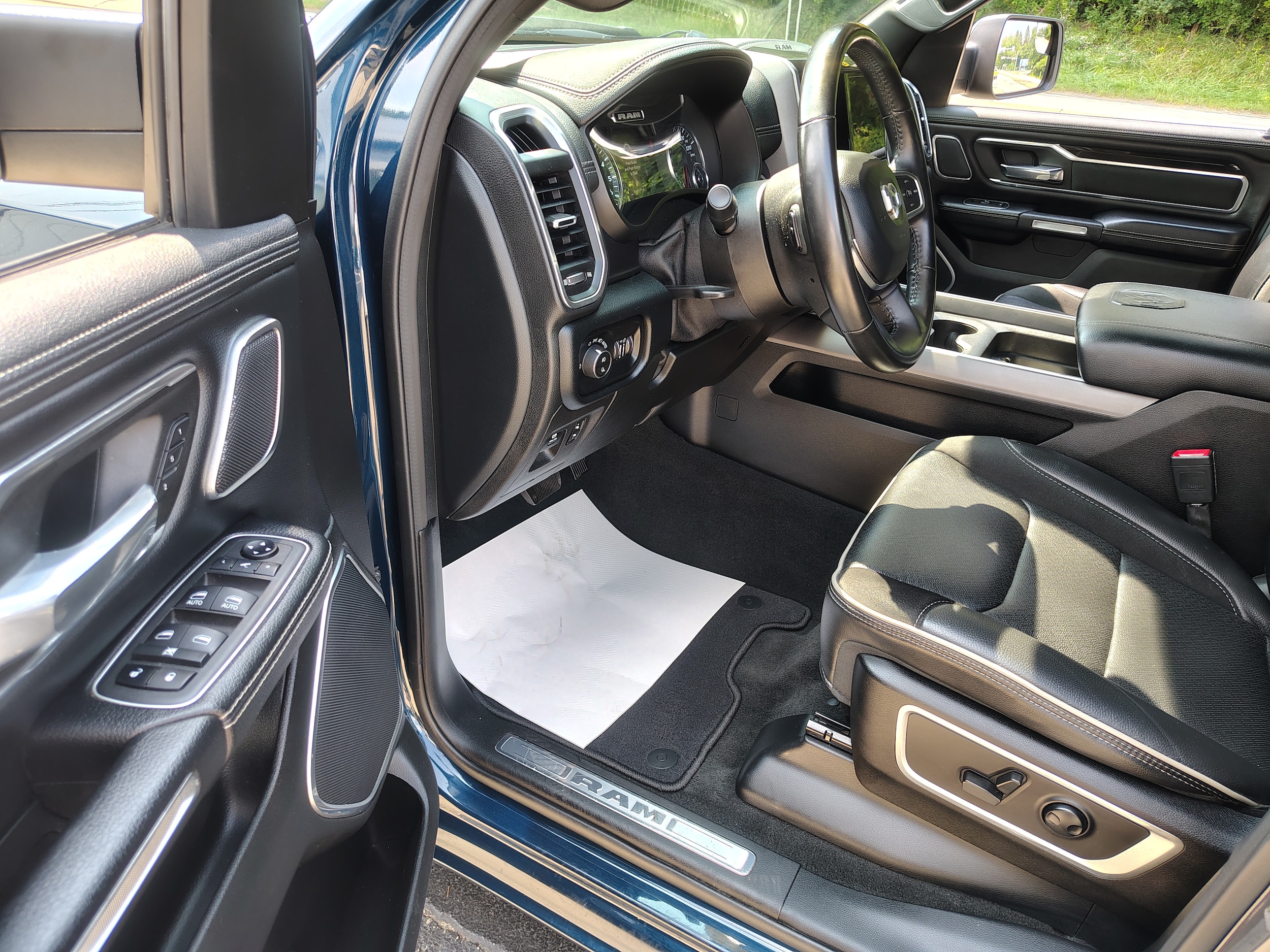 2022 Ram 1500 photo 17 of 44