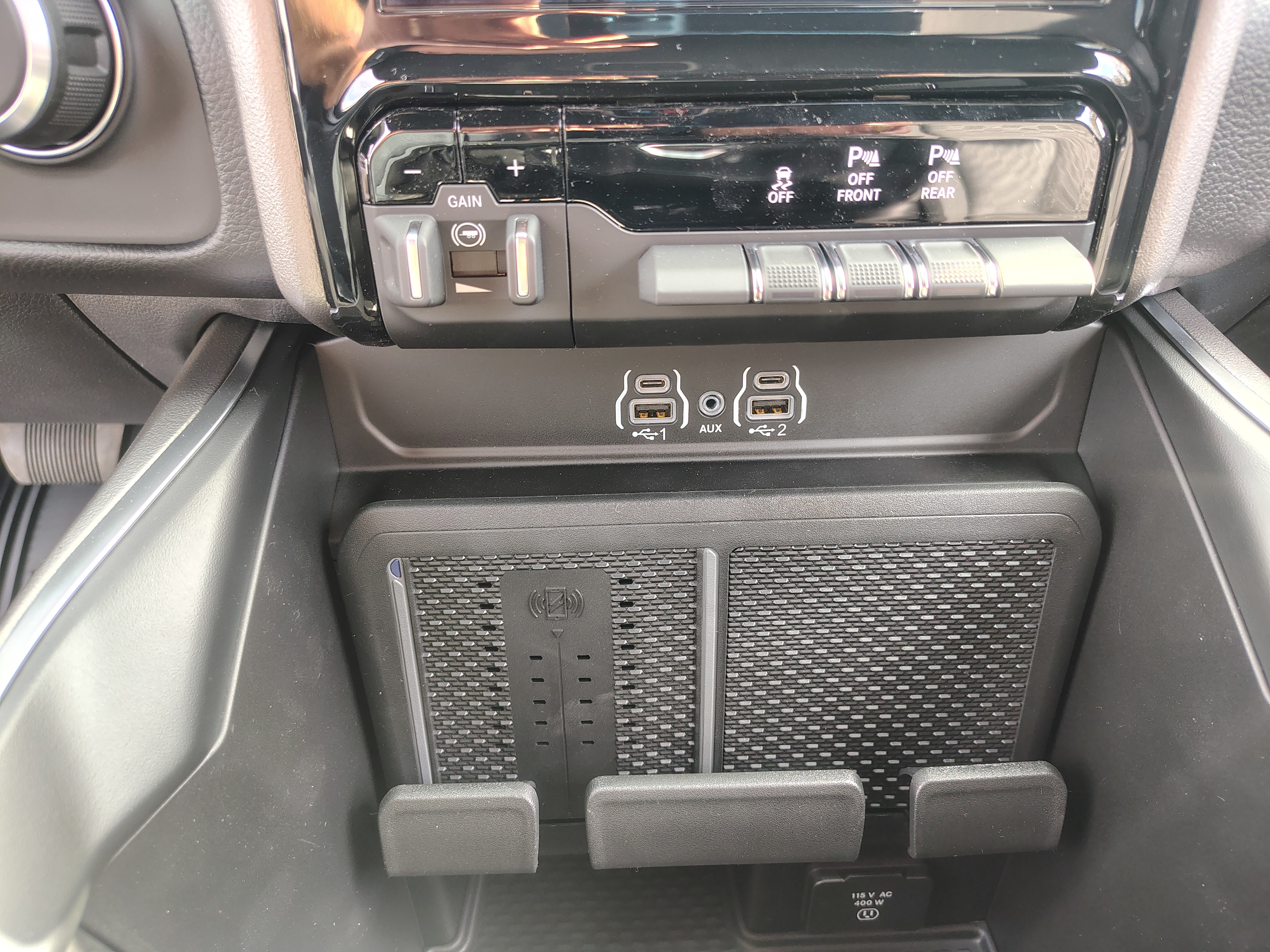 2027 Ram 1500 photo 39 of 42