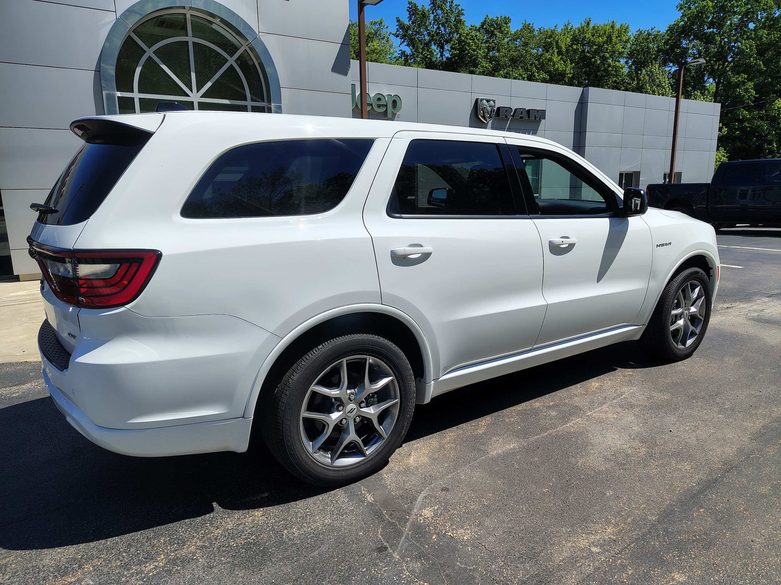 2026 Dodge Durango GT HEMI V8 White Knuckle Clearcoat at Solomon CJD Brownsville