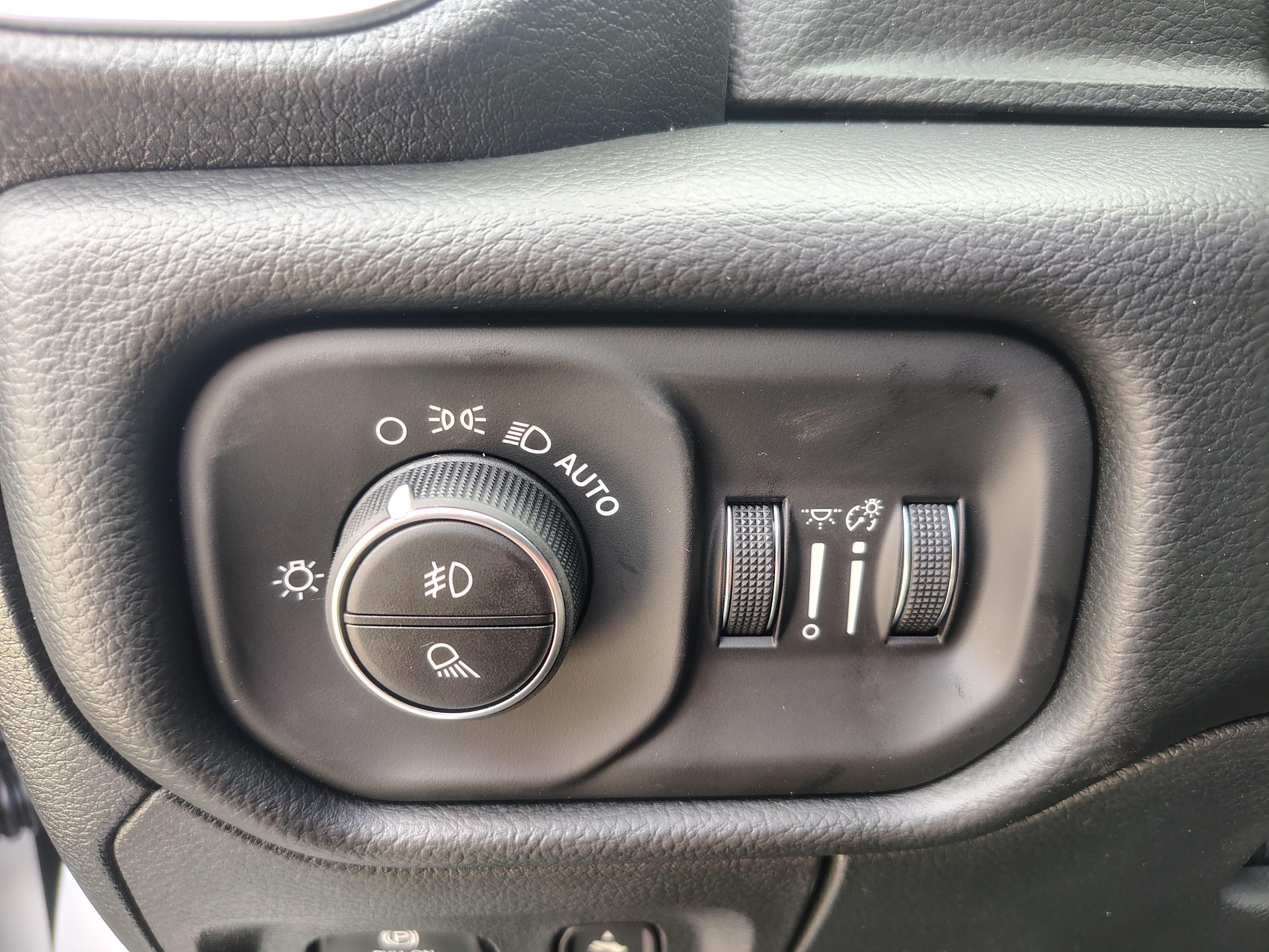 2027 Ram 1500 photo 26 of 42