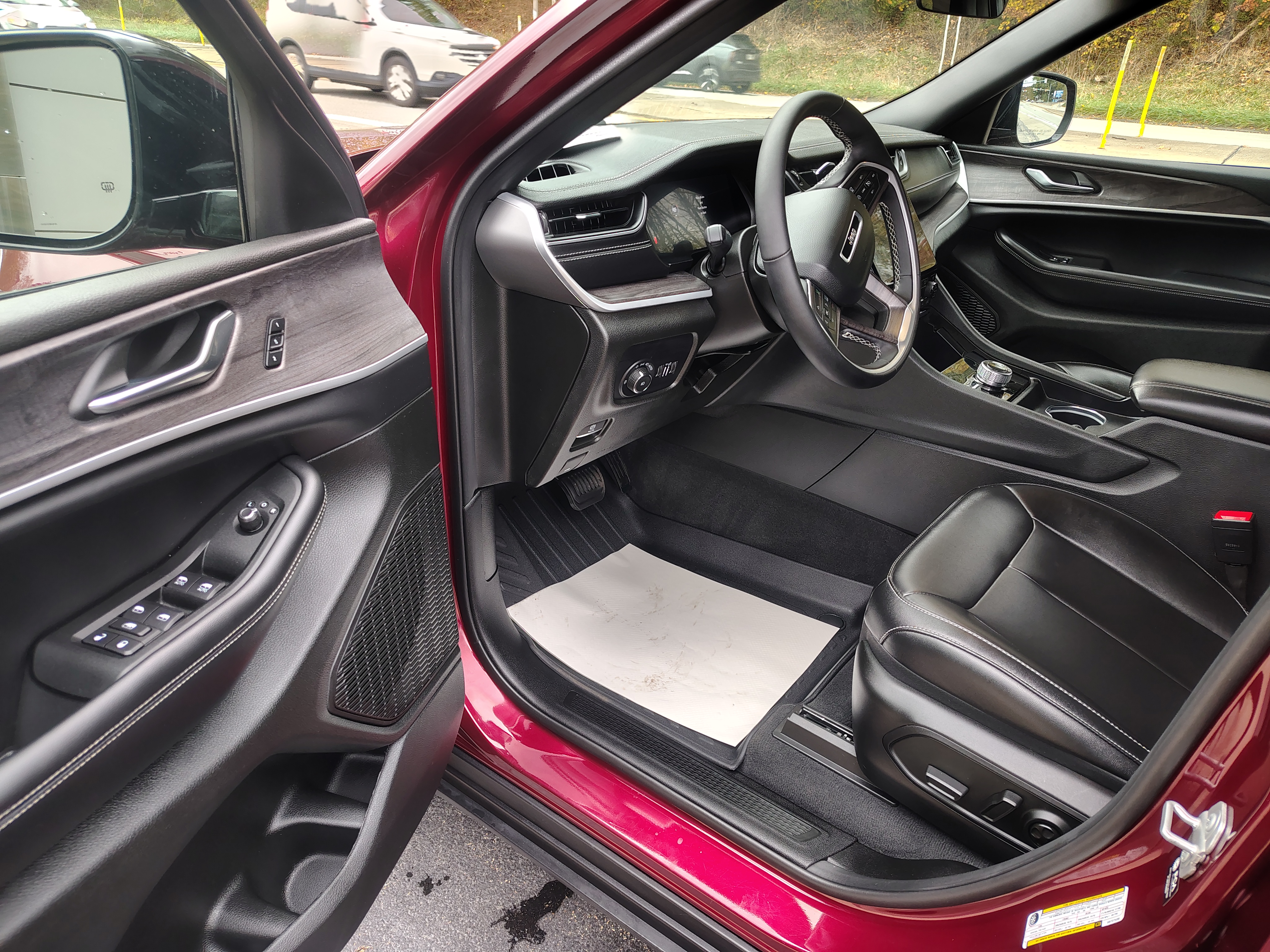2025 Jeep Grand Cherokee L photo 19 of 45