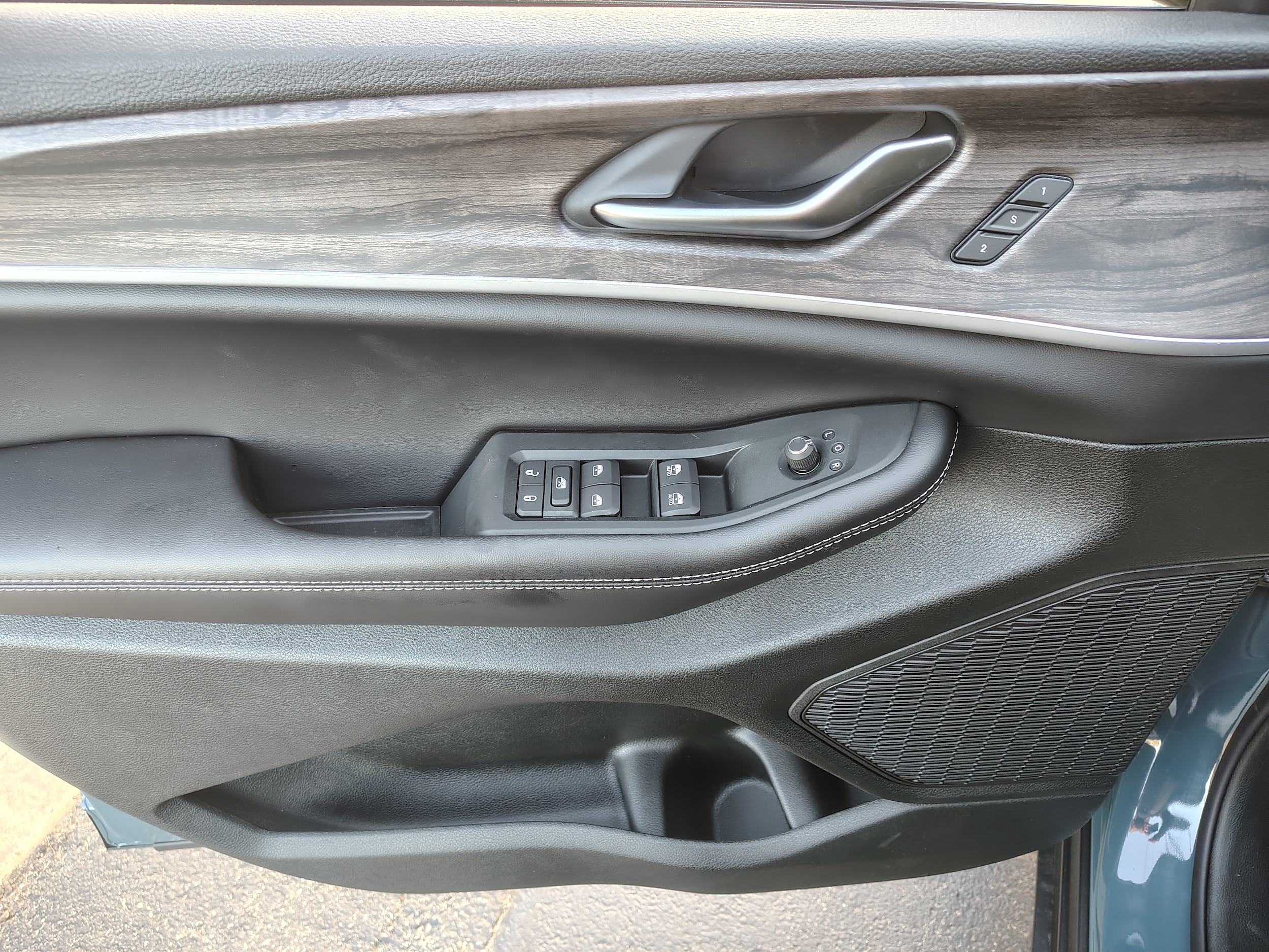 2027 Jeep Grand Cherokee photo 22 of 43