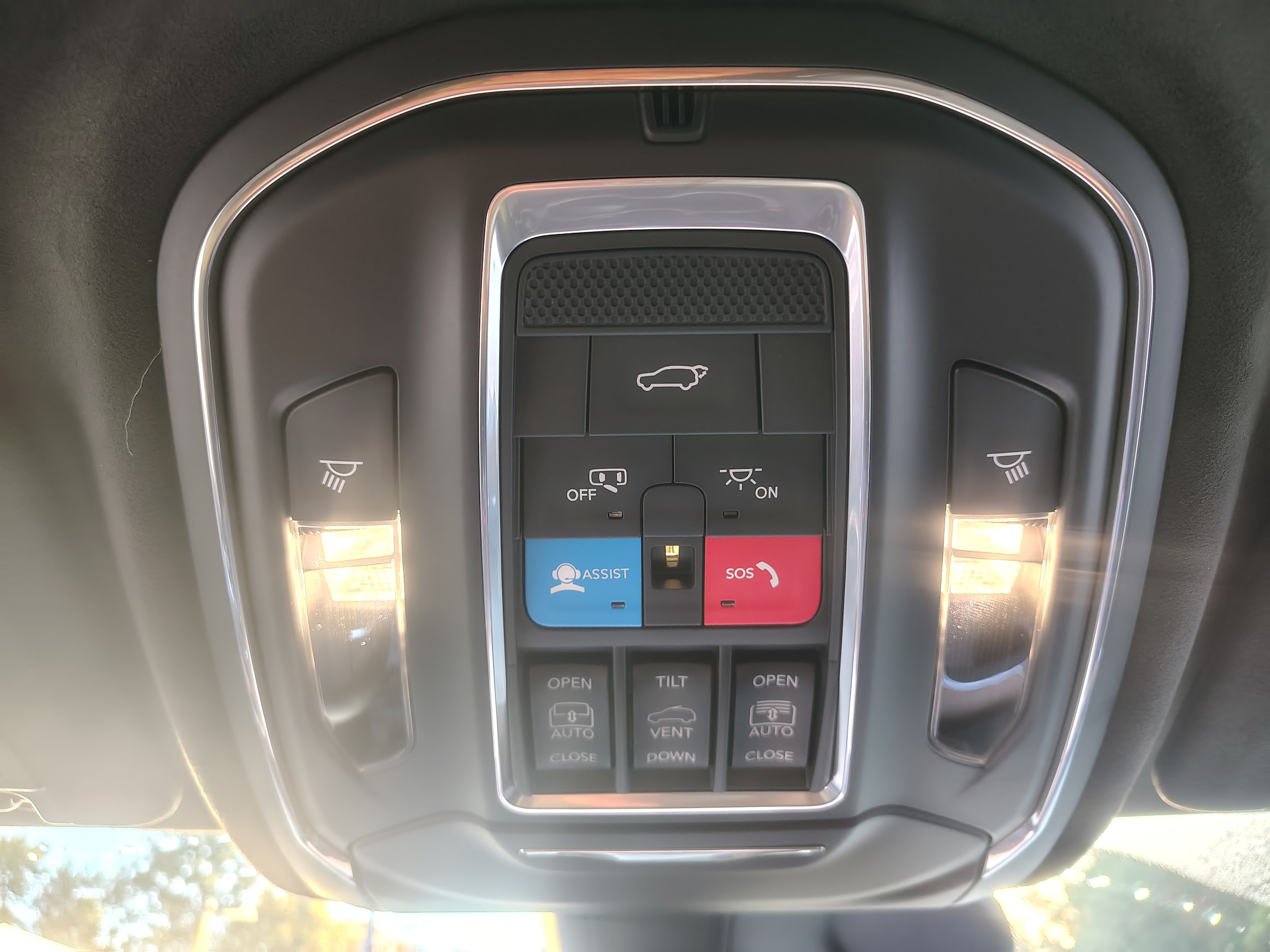 2027 Jeep Grand Cherokee photo 45 of 47