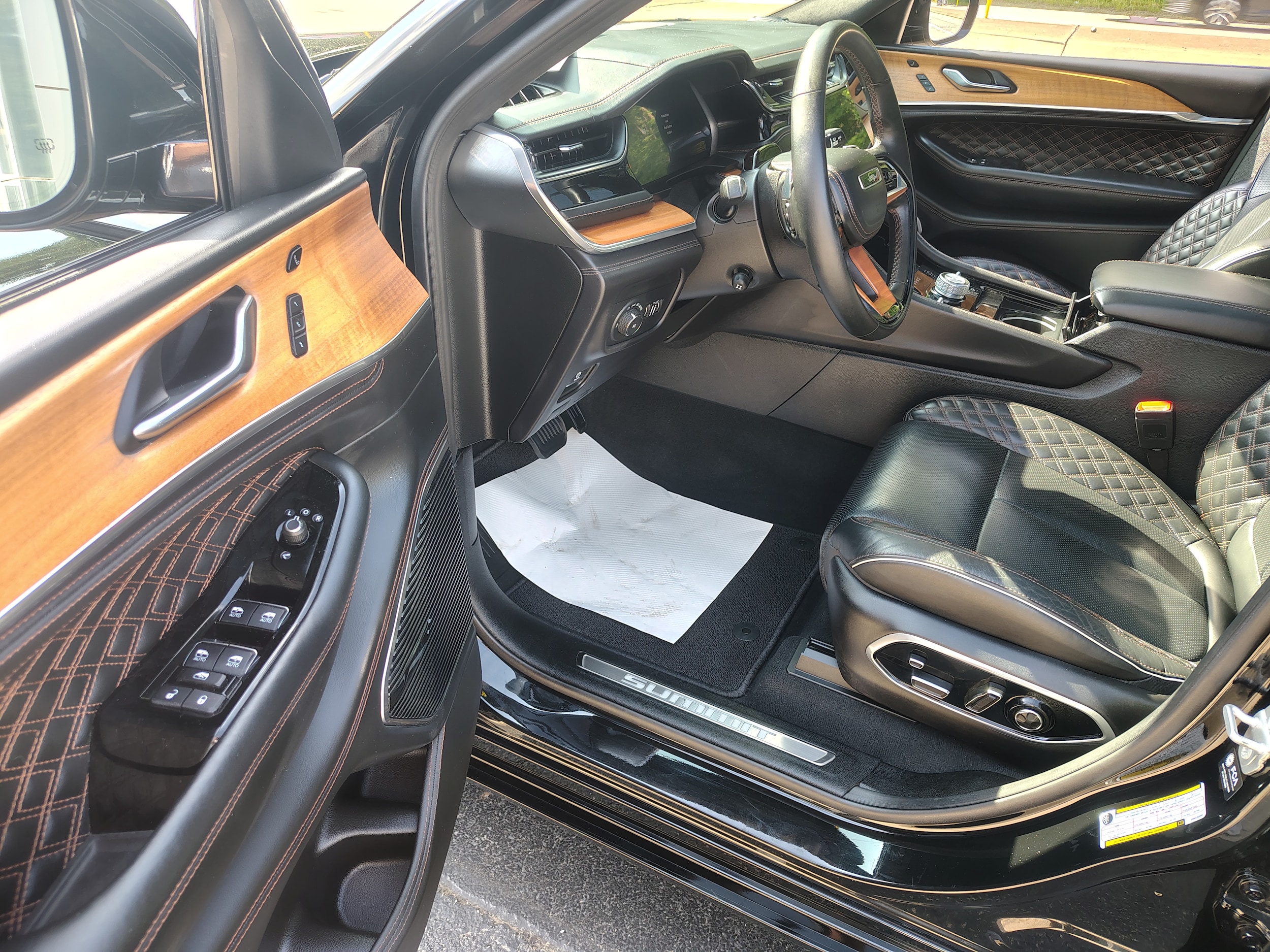 2025 Jeep Grand Cherokee L Summit Reserve Diamond Black Crystal Pearlcoat at Solomon CJD Carmichaels
