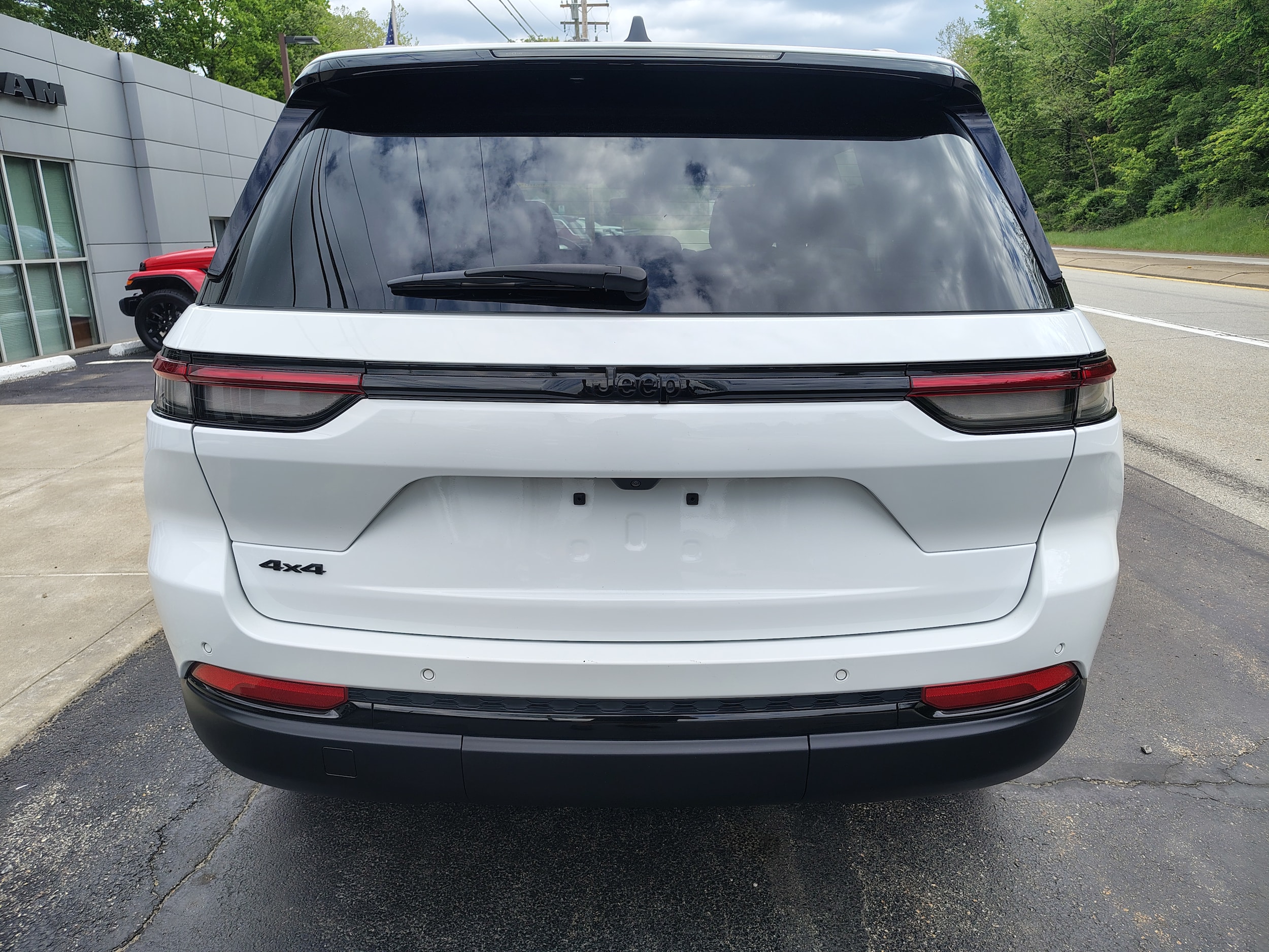 2024 Jeep Grand Cherokee Altitude X Bright White Clearcoat at Solomon CJD Carmichaels