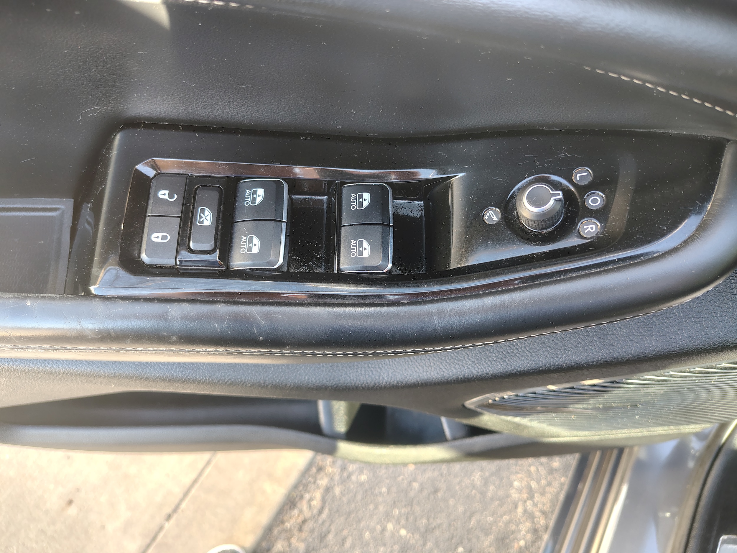 2022 Jeep Grand Cherokee L photo 24 of 46