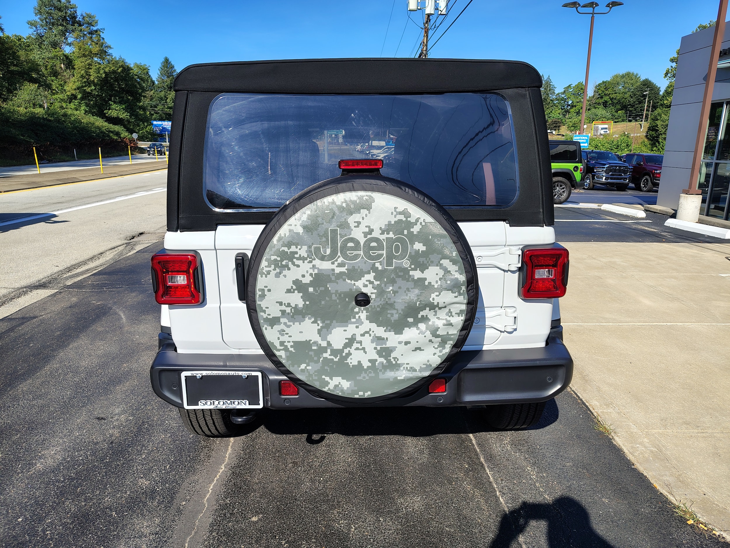 2024 Jeep Wrangler Sahara - 9