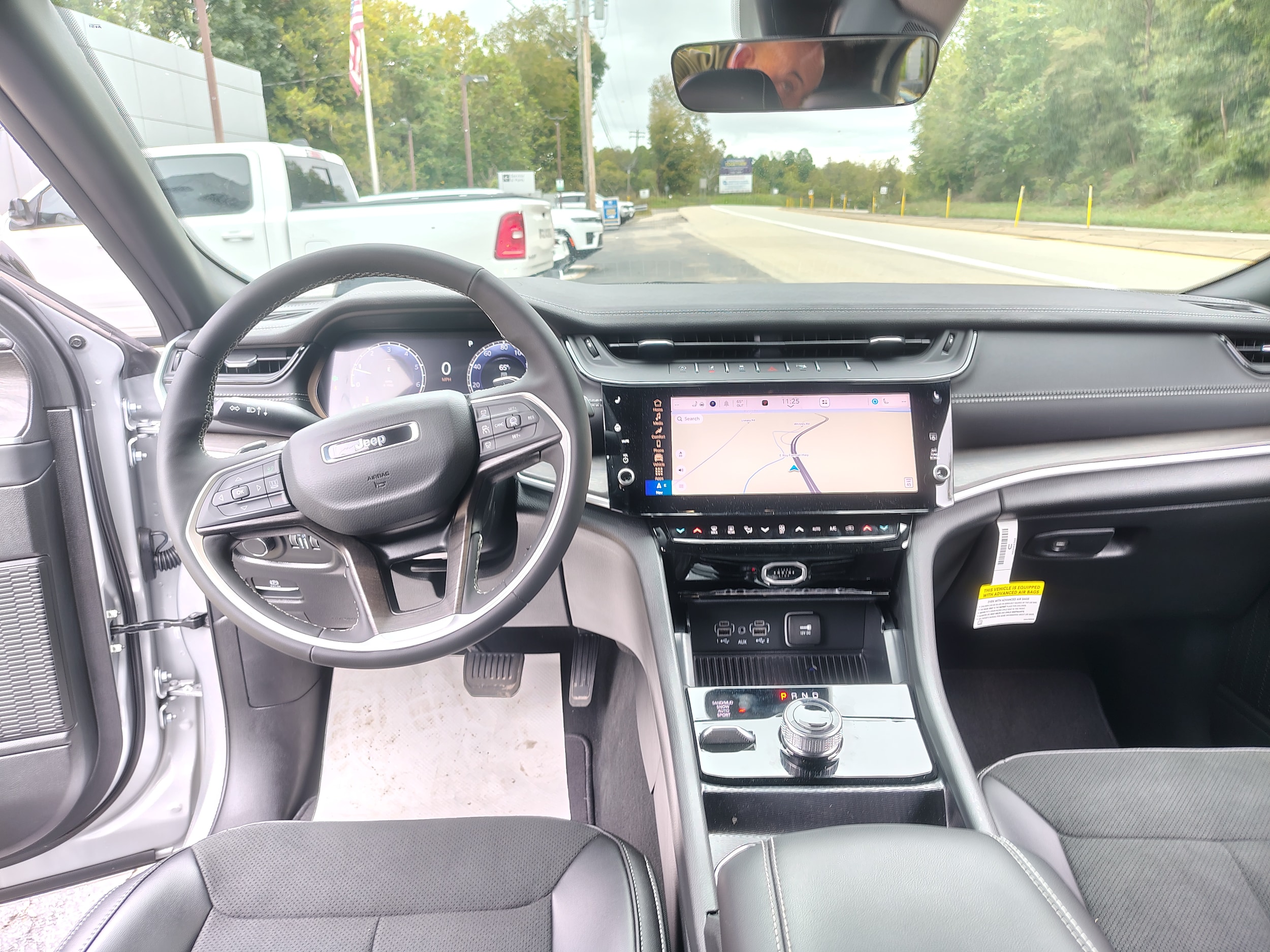 2026 Jeep Grand Cherokee LAREDO ALTITUDE 4X4 Silver Zynith at Three Rivers CJD