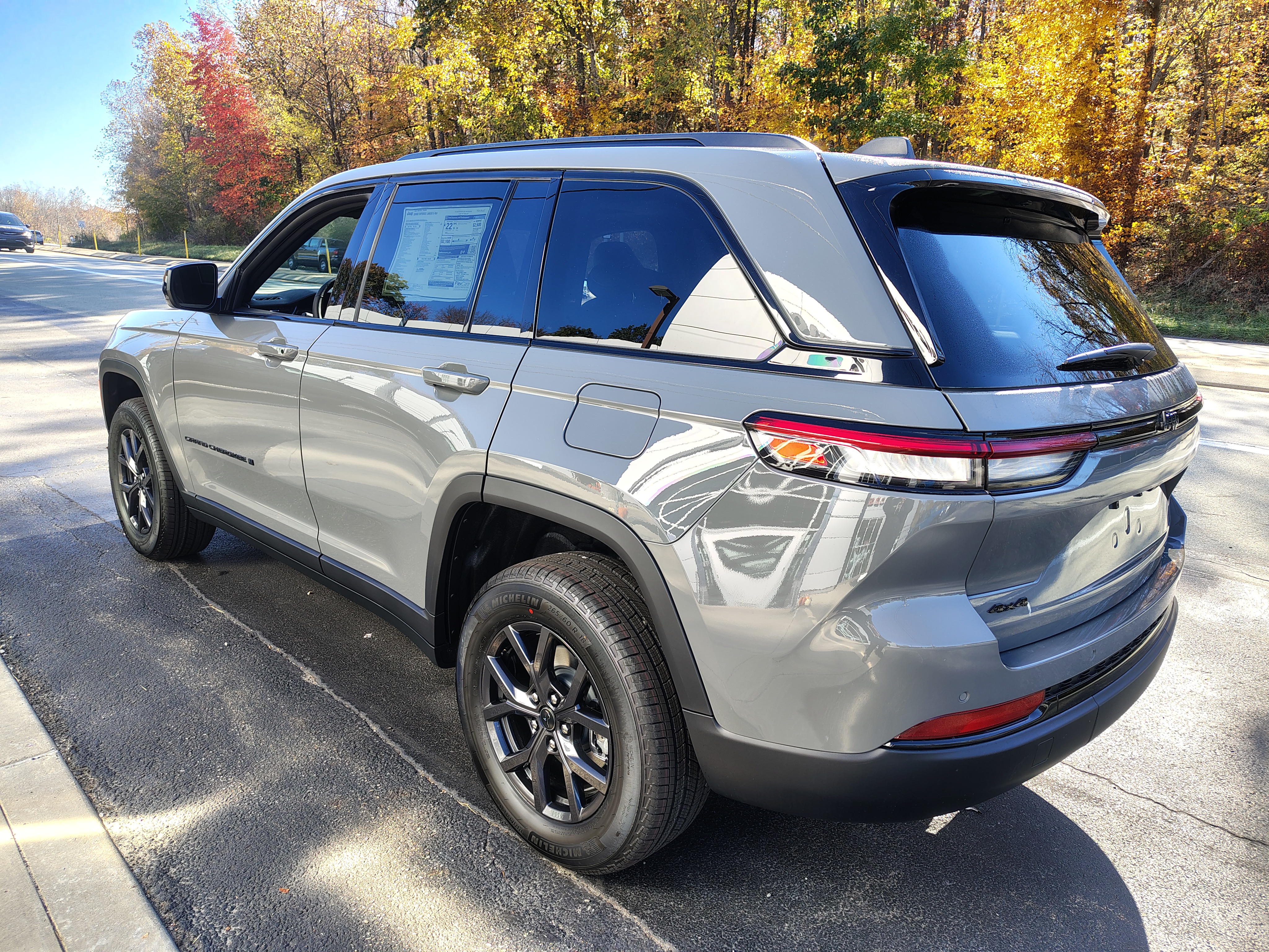 2027 Jeep Grand Cherokee photo 7 of 40