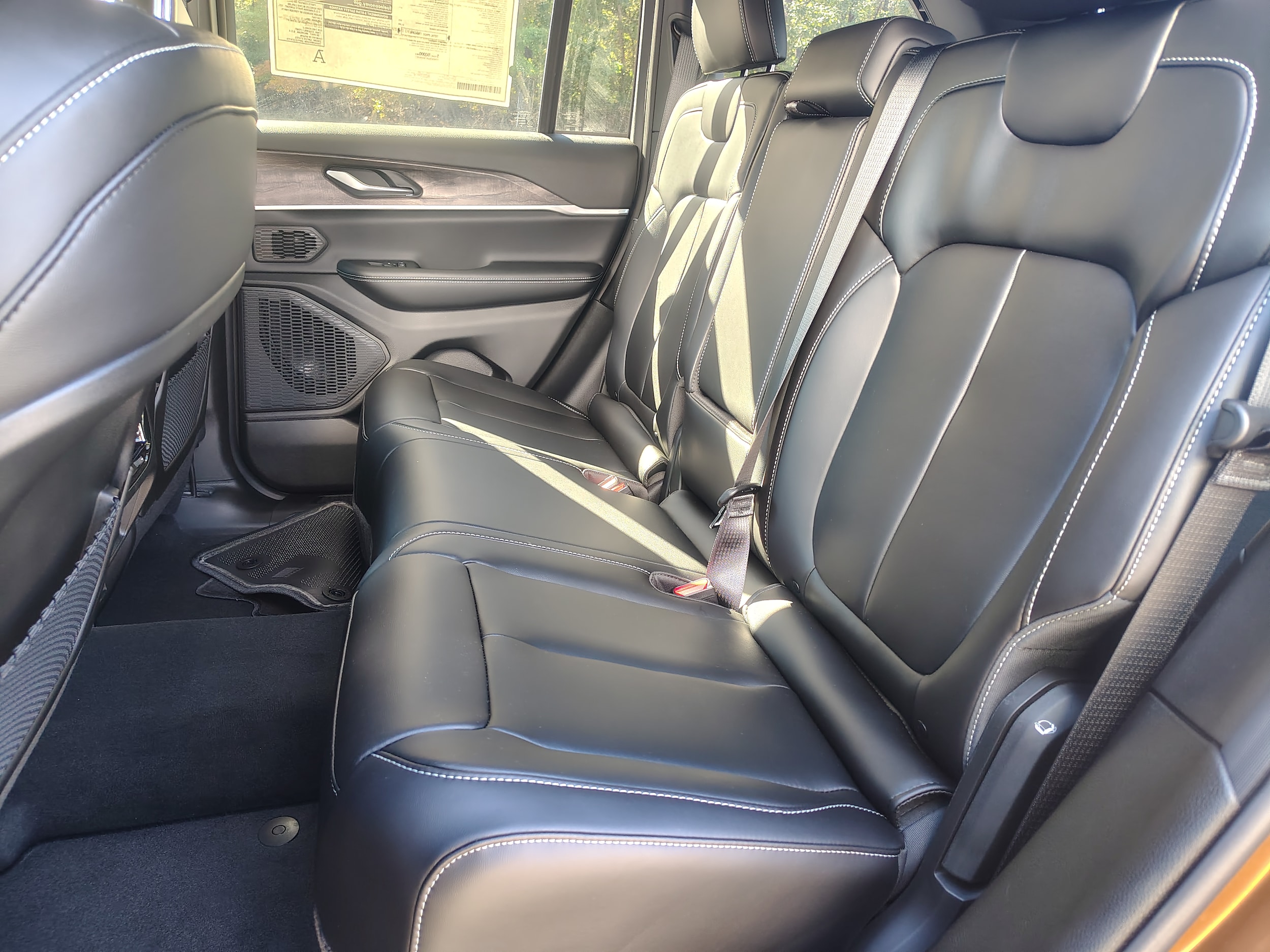 2027 Jeep Grand Cherokee photo 26 of 45