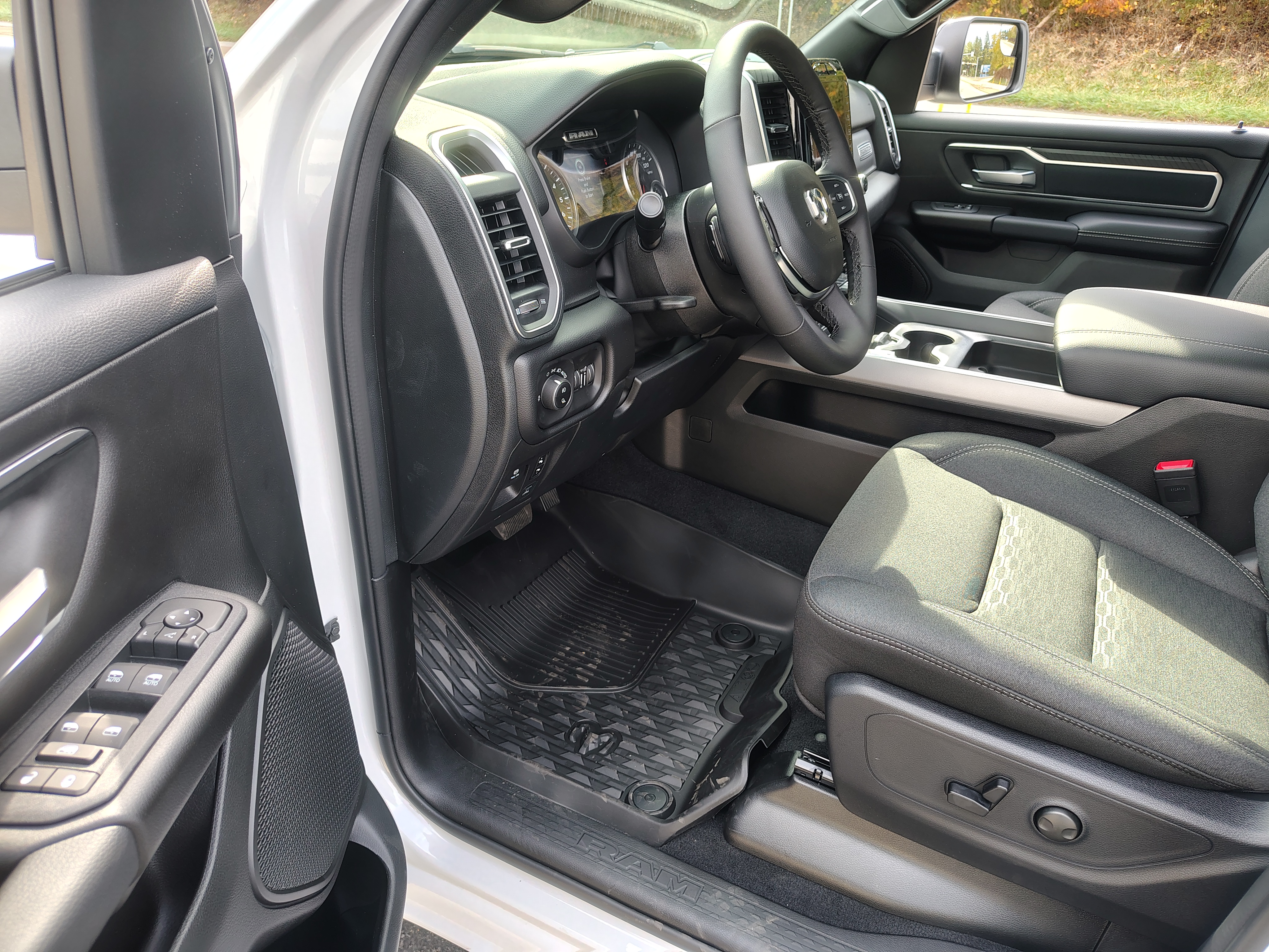 2027 Ram 1500 photo 18 of 42