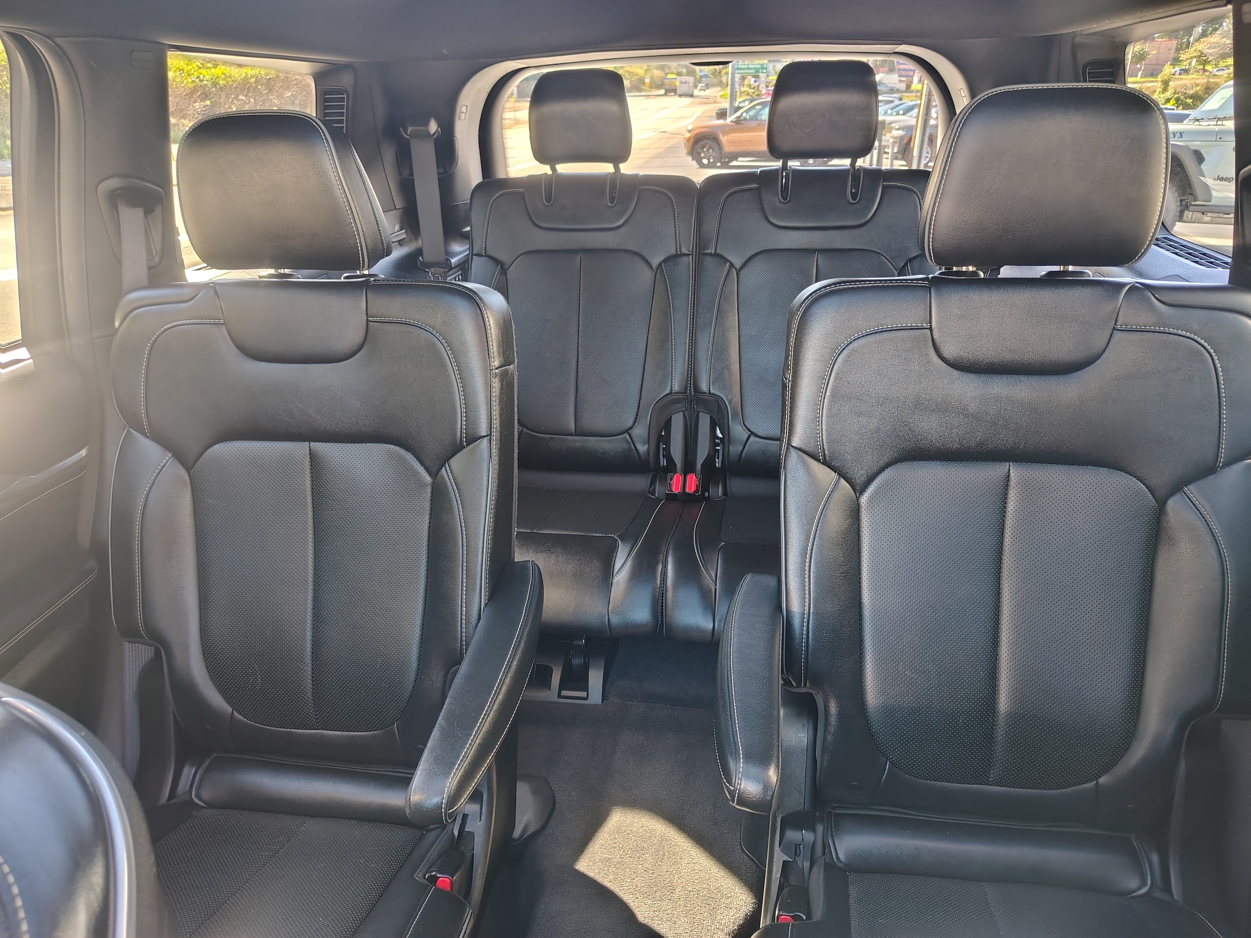 2022 Jeep Grand Cherokee L photo 25 of 46