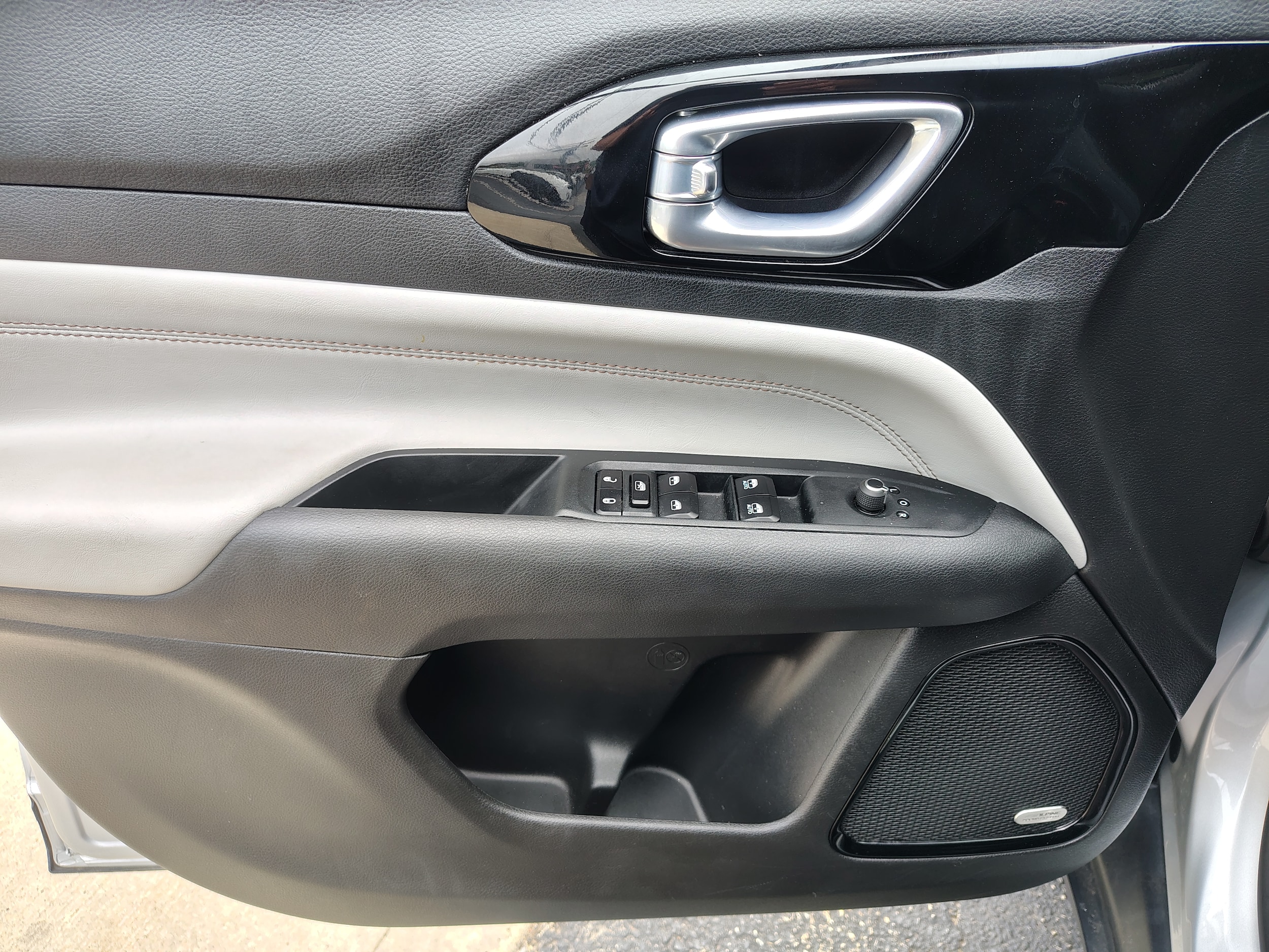 2024 Jeep Compass Limited Silver Zynith Metallic Clearcoat at Solomon CJD Carmichaels