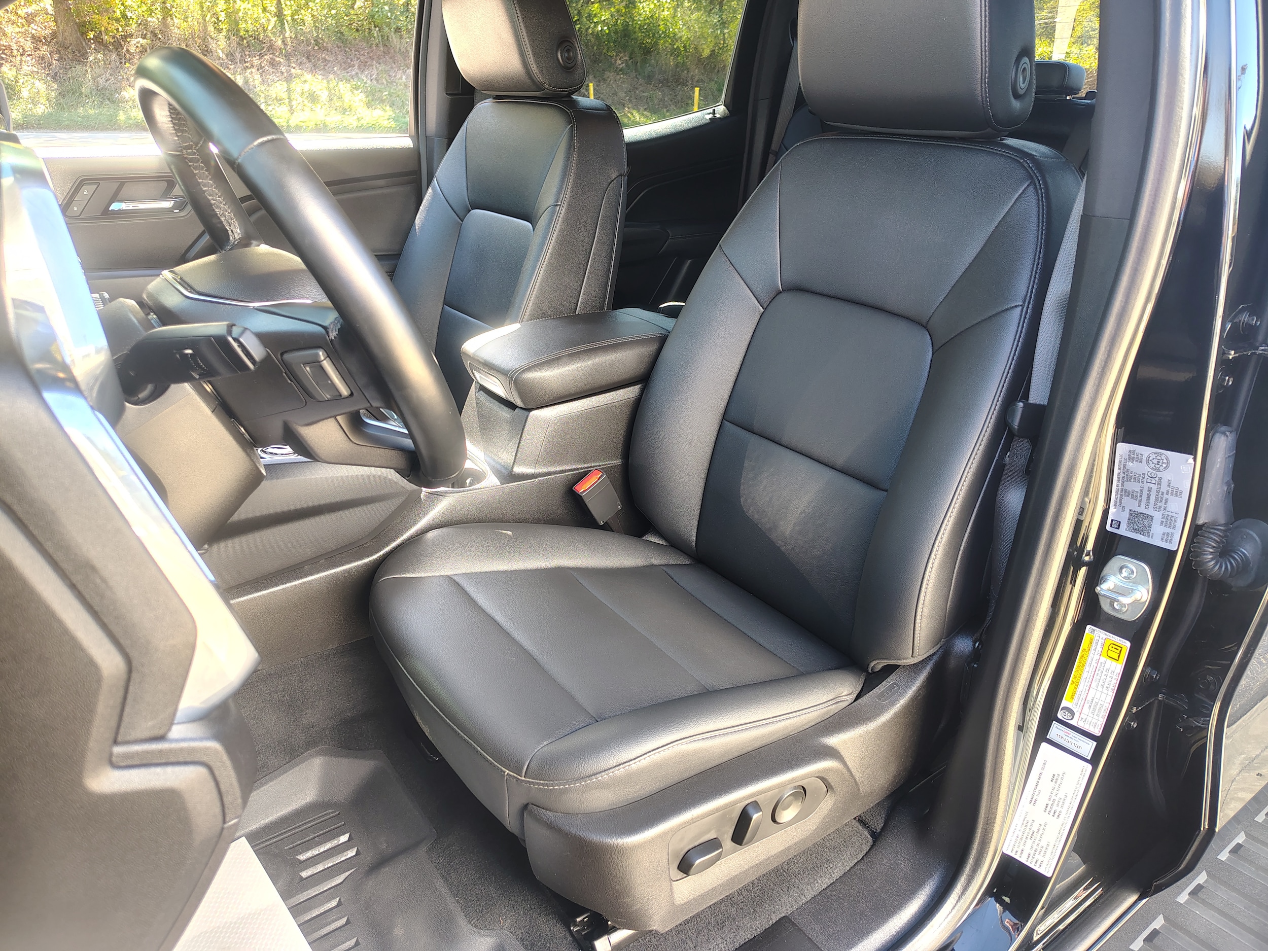 2025 GMC Canyon photo 16 of 39