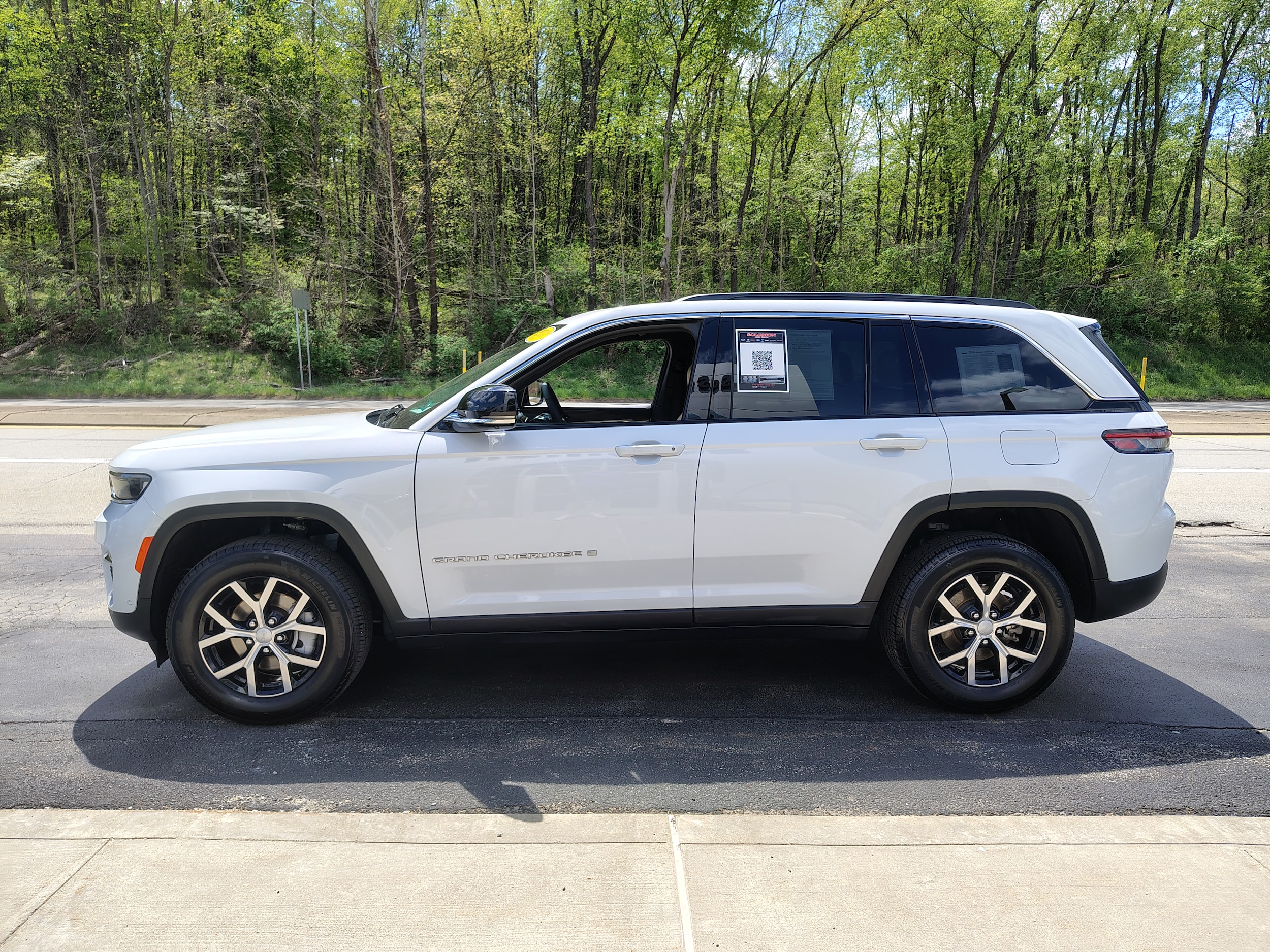 2025 Jeep Grand Cherokee Limited Bright White Clearcoat at Solomon CJD Carmichaels