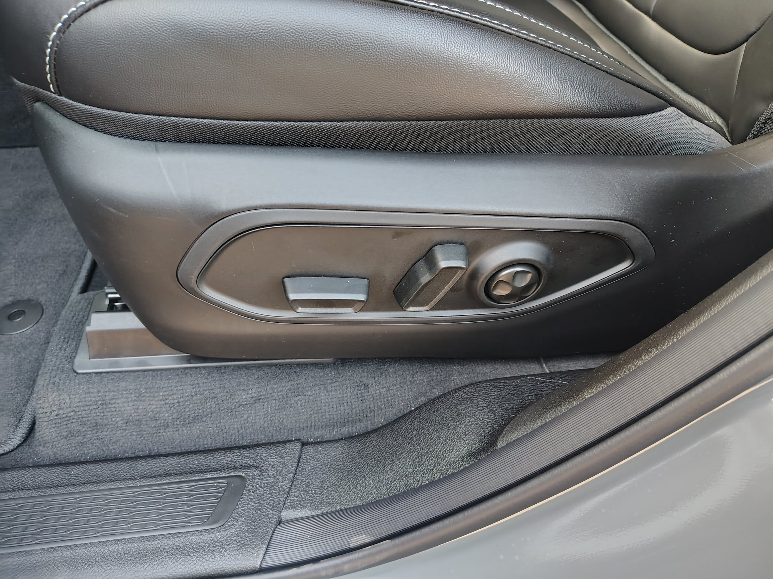 2027 Jeep Grand Cherokee photo 21 of 43