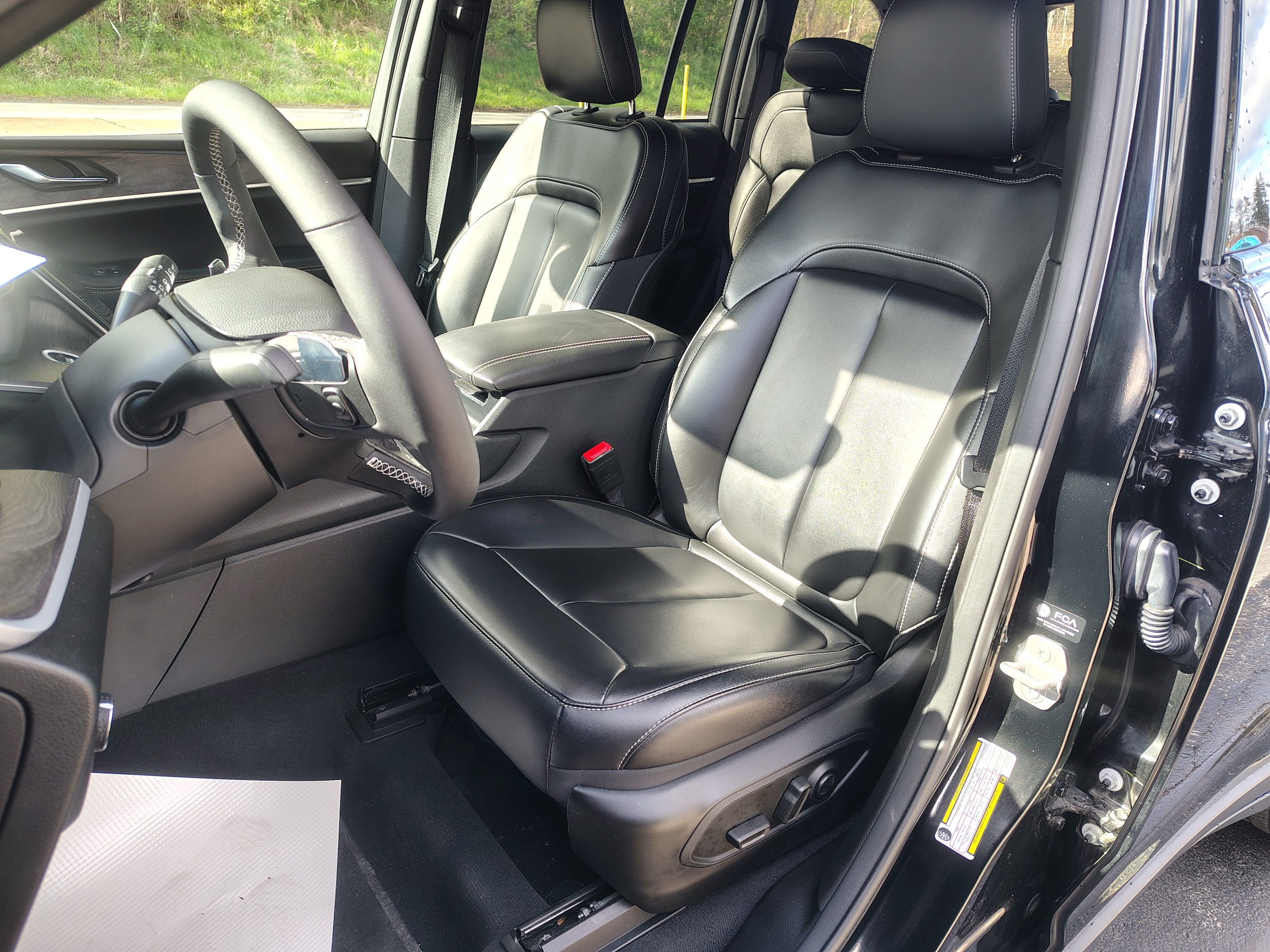 2024 Jeep Grand Cherokee Limited Diamond Black Crystal Pearlcoat at Solomon CJD Carmichaels