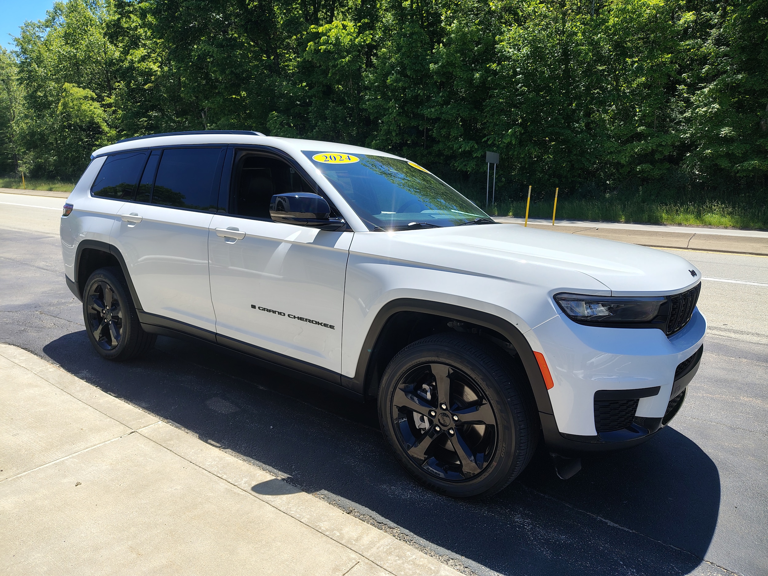 2024 Jeep Grand Cherokee L photo 4 of 40