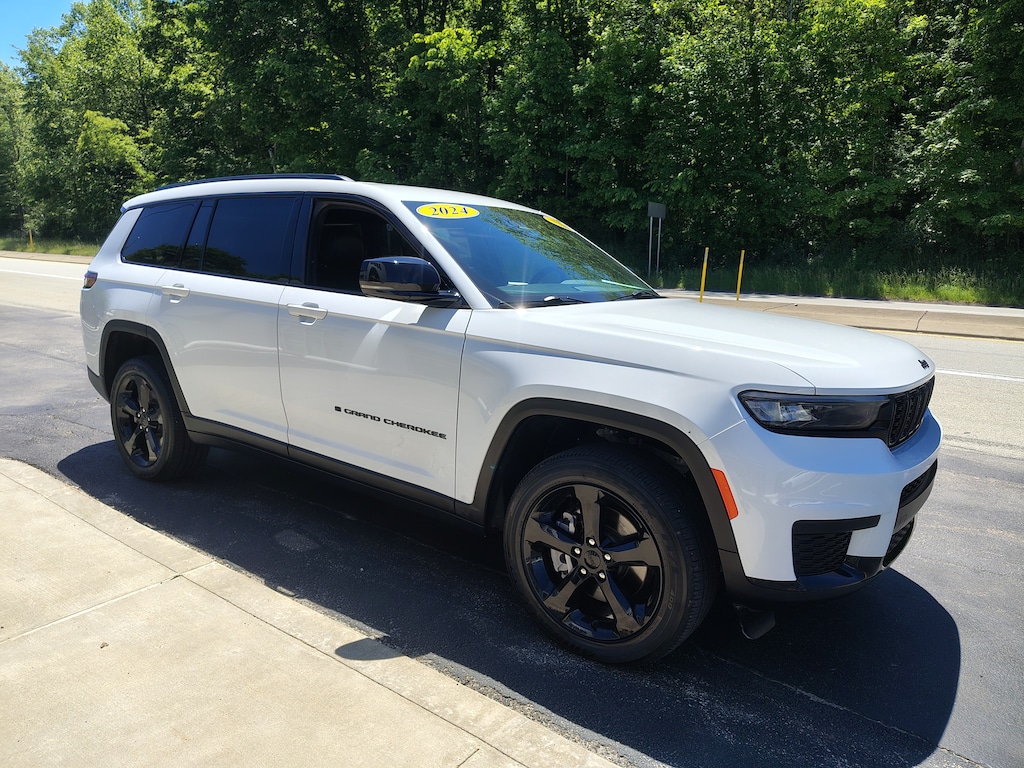 Used 2024 Jeep Grand Cherokee L Altitude Altitude 4x4