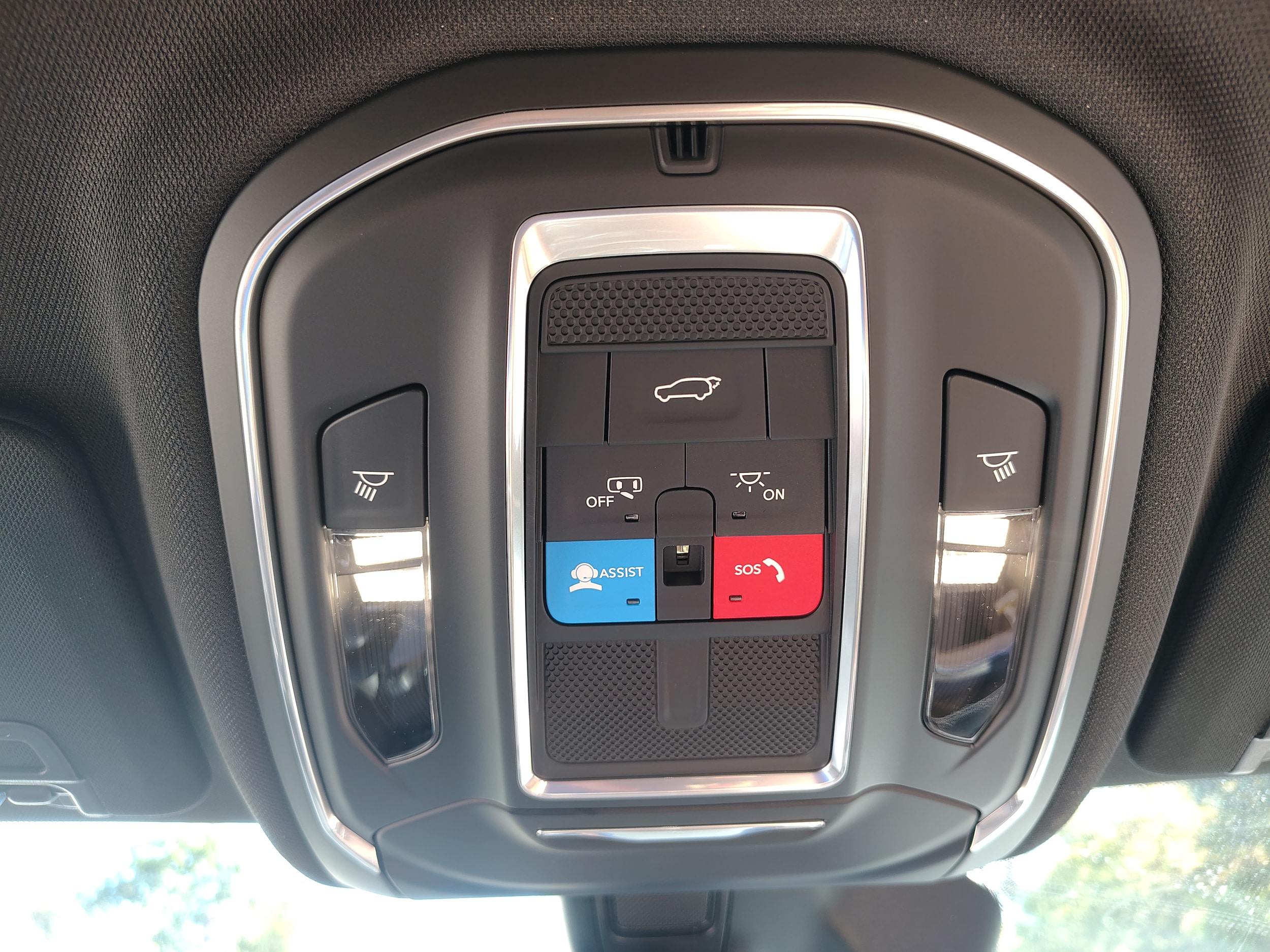 2027 Jeep Grand Cherokee photo 42 of 44