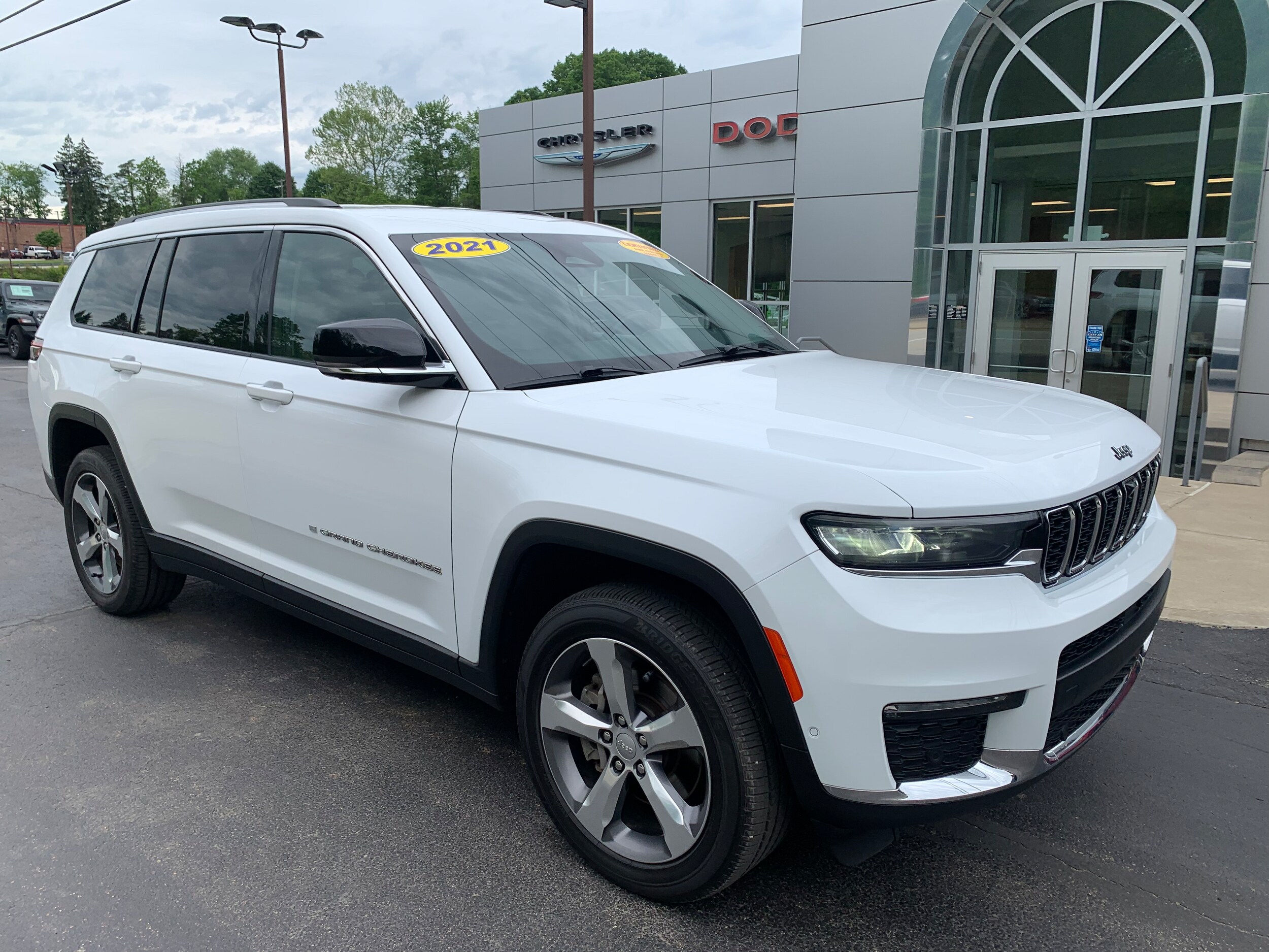 2021 Jeep Grand Cherokee Limited photo 2
