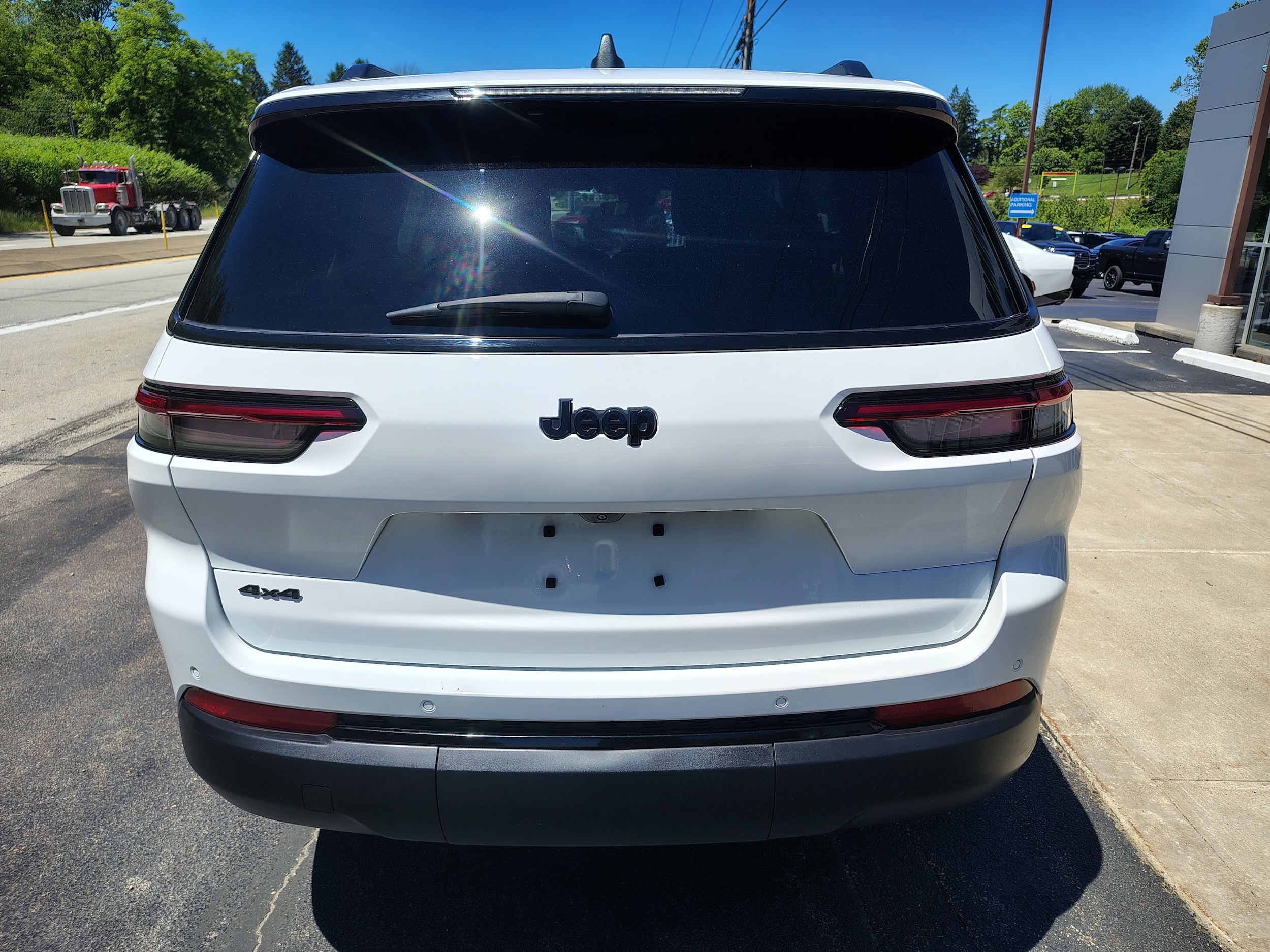 2024 Jeep Grand Cherokee L photo 8 of 40
