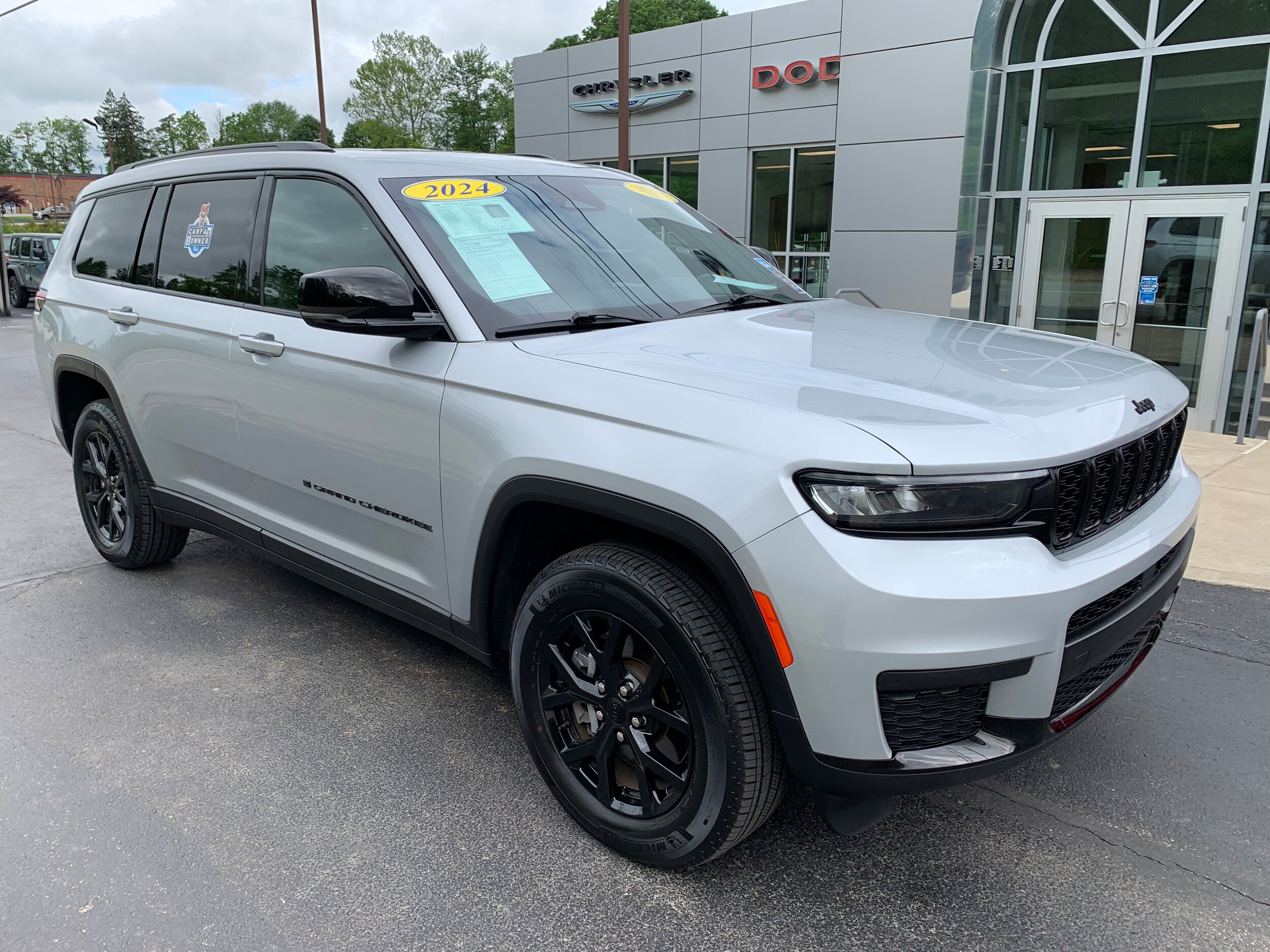 2024 Jeep Grand Cherokee Altitude photo 2