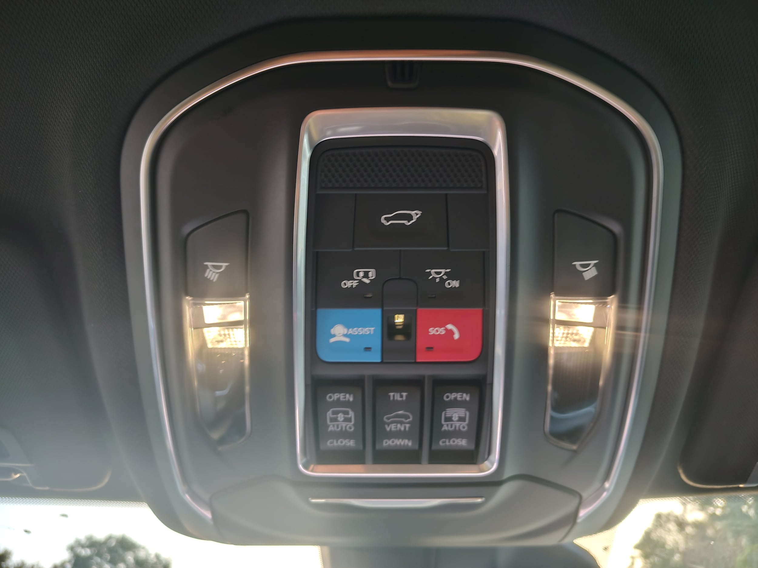 2027 Jeep Grand Cherokee photo 41 of 43