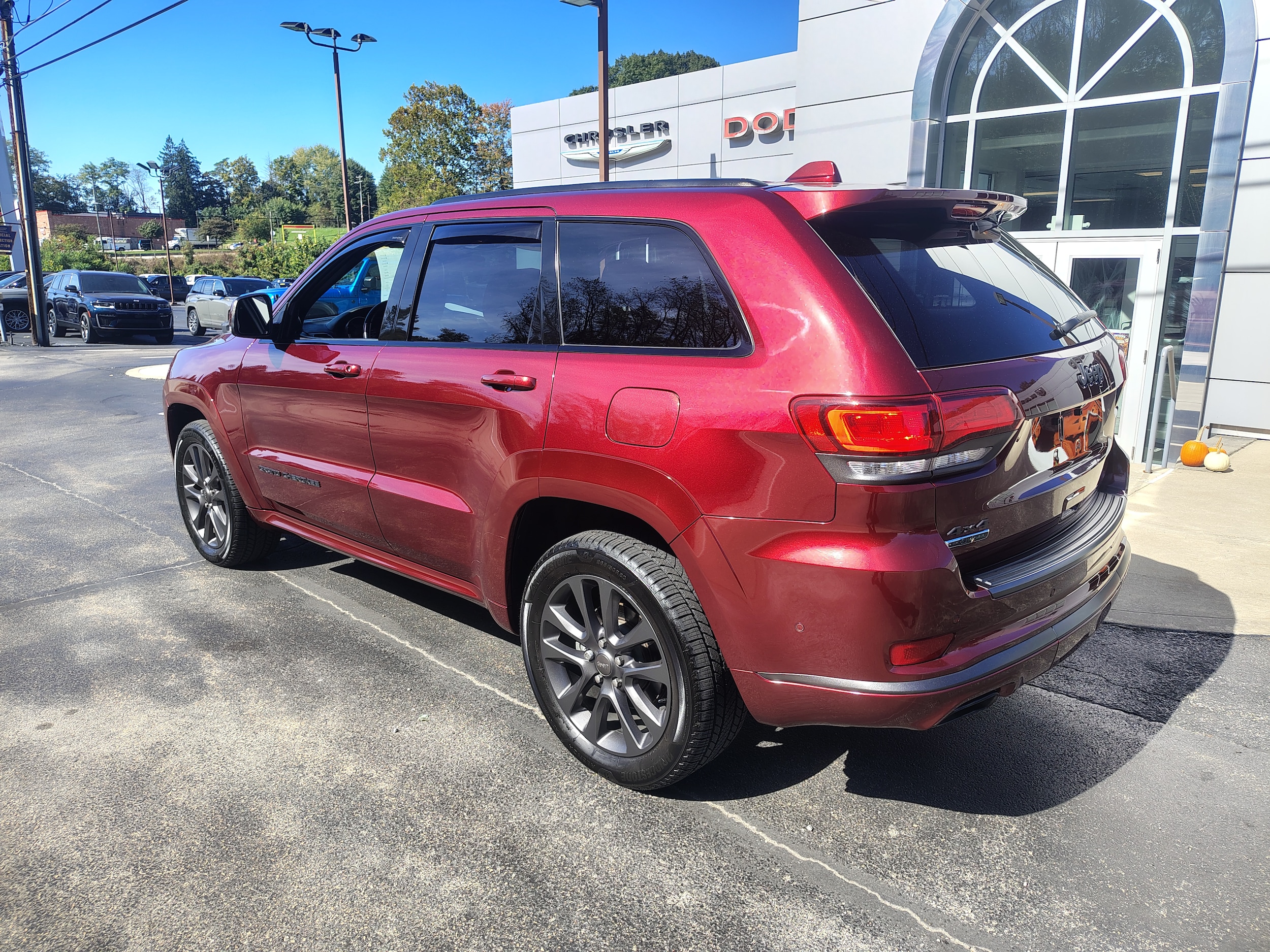 2018 Jeep Grand Cherokee photo 17 of 44