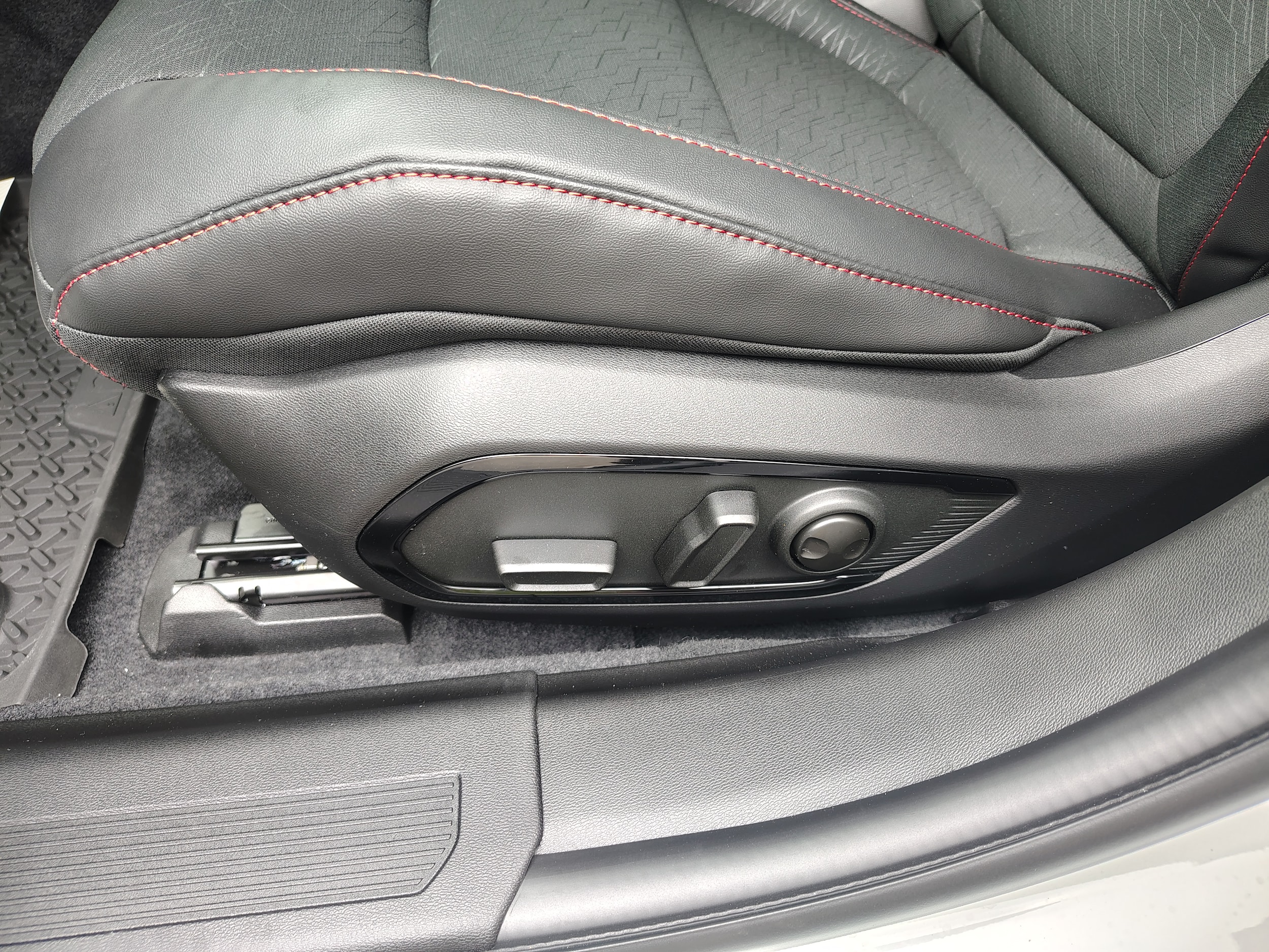 2026 Dodge Charger SCAT PACK 4-DOOR AWD White Knuckle at Solomon CJD Brownsville