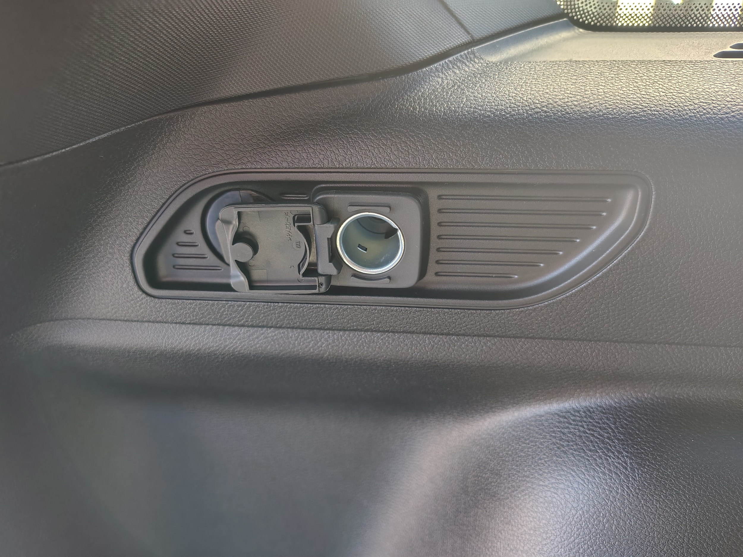 2027 Jeep Grand Cherokee photo 16 of 44