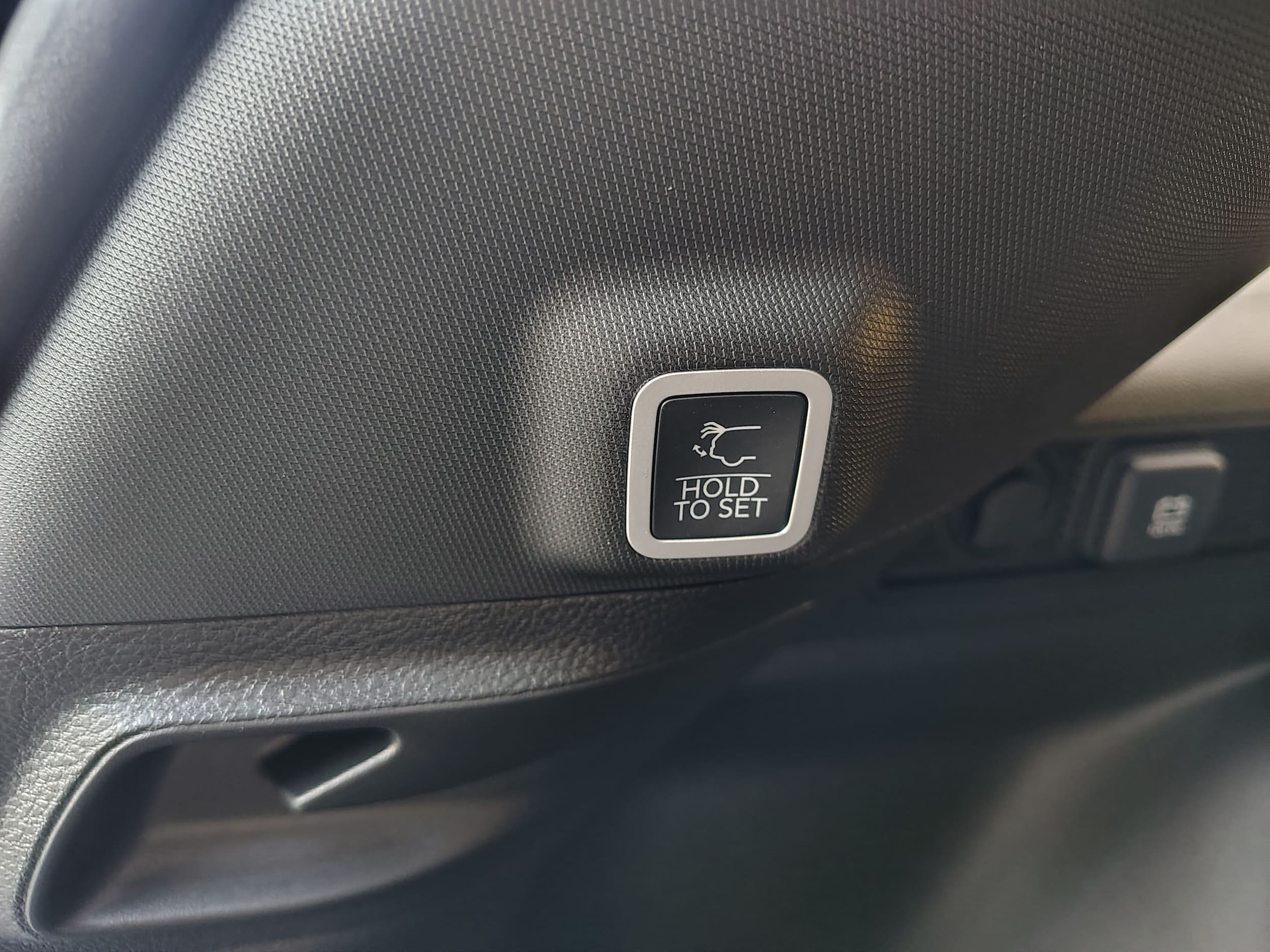 2027 Jeep Grand Cherokee photo 15 of 43