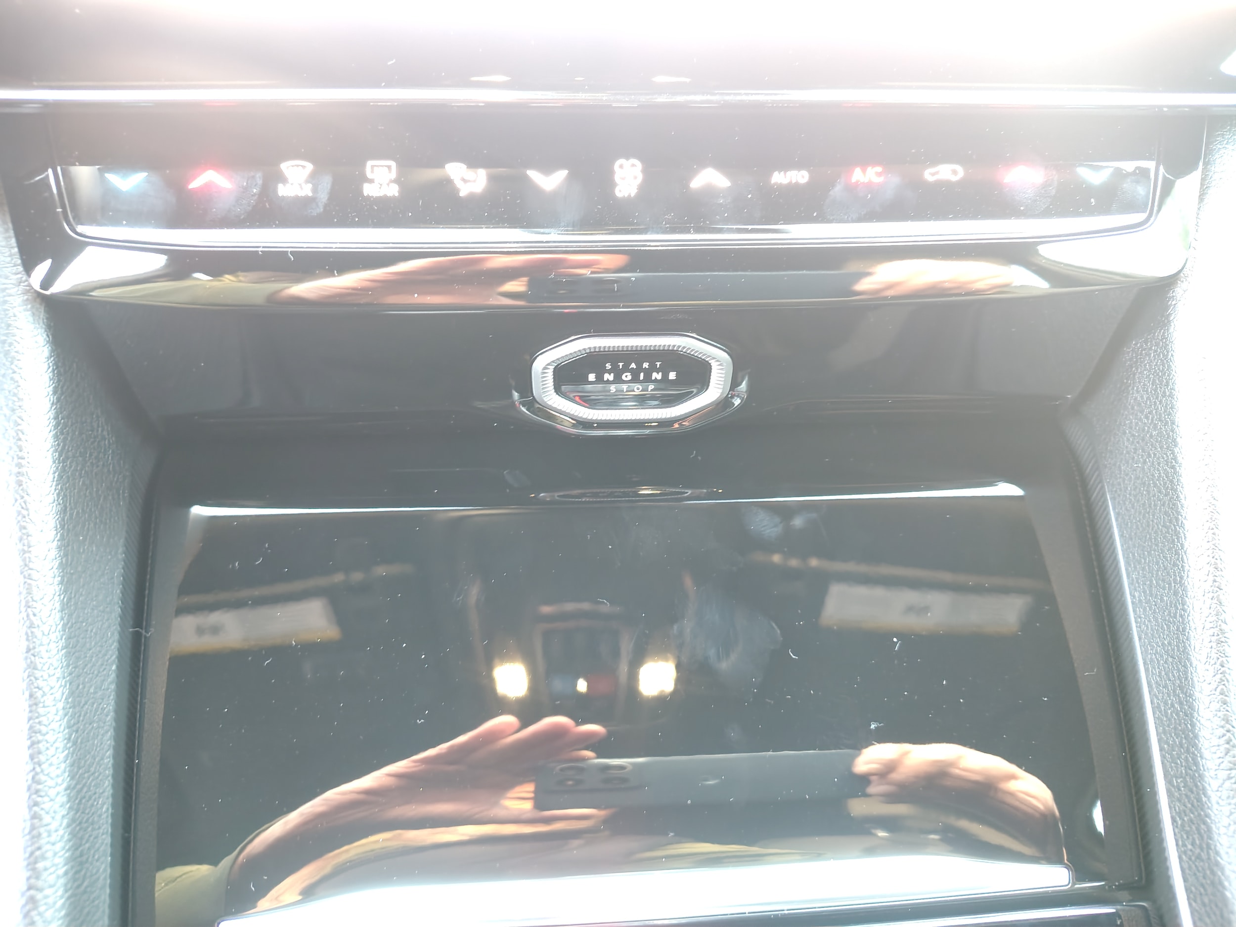 2027 Jeep Grand Cherokee photo 38 of 43
