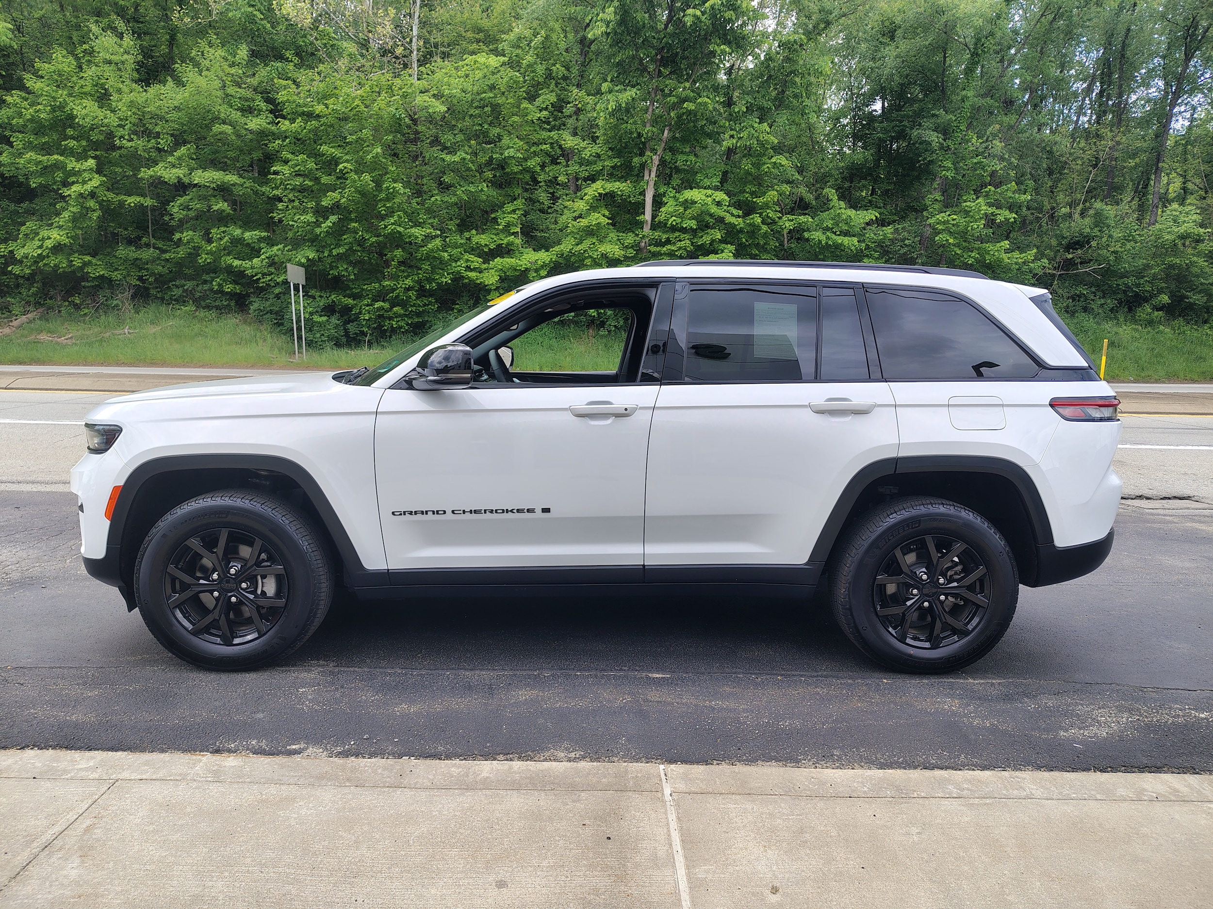2024 Jeep Grand Cherokee Altitude X Bright White Clearcoat at Solomon CJD Carmichaels