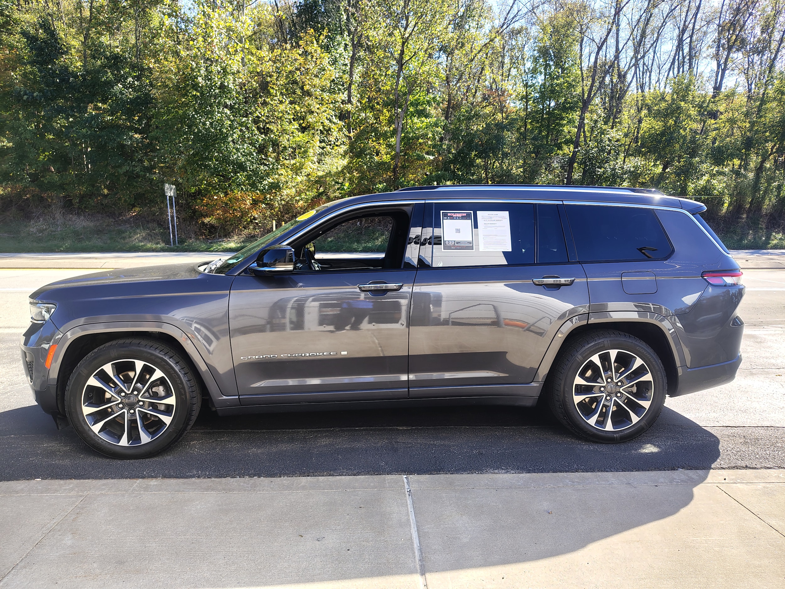 2022 Jeep Grand Cherokee L photo 6 of 46
