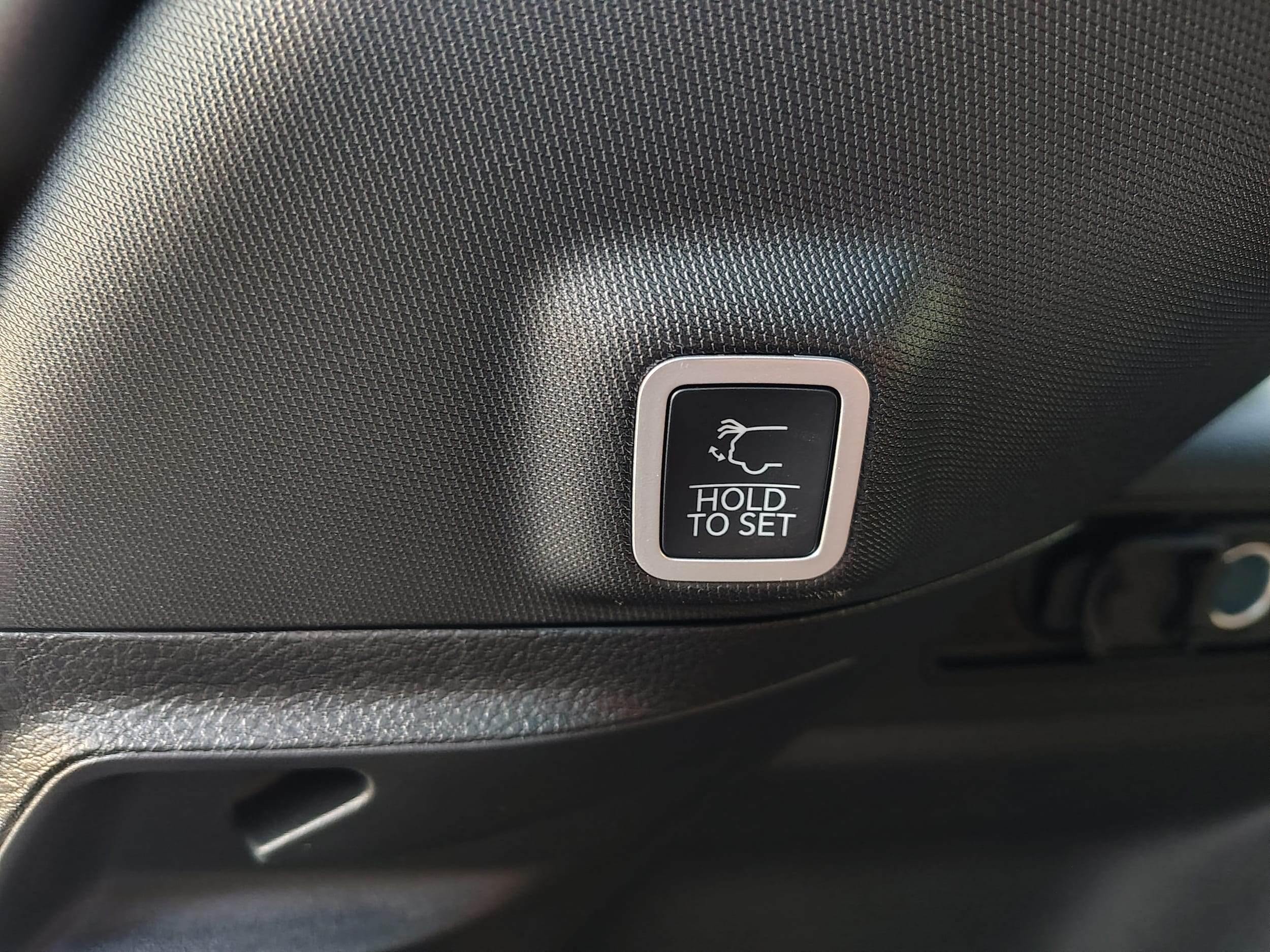 2027 Jeep Grand Cherokee photo 14 of 41