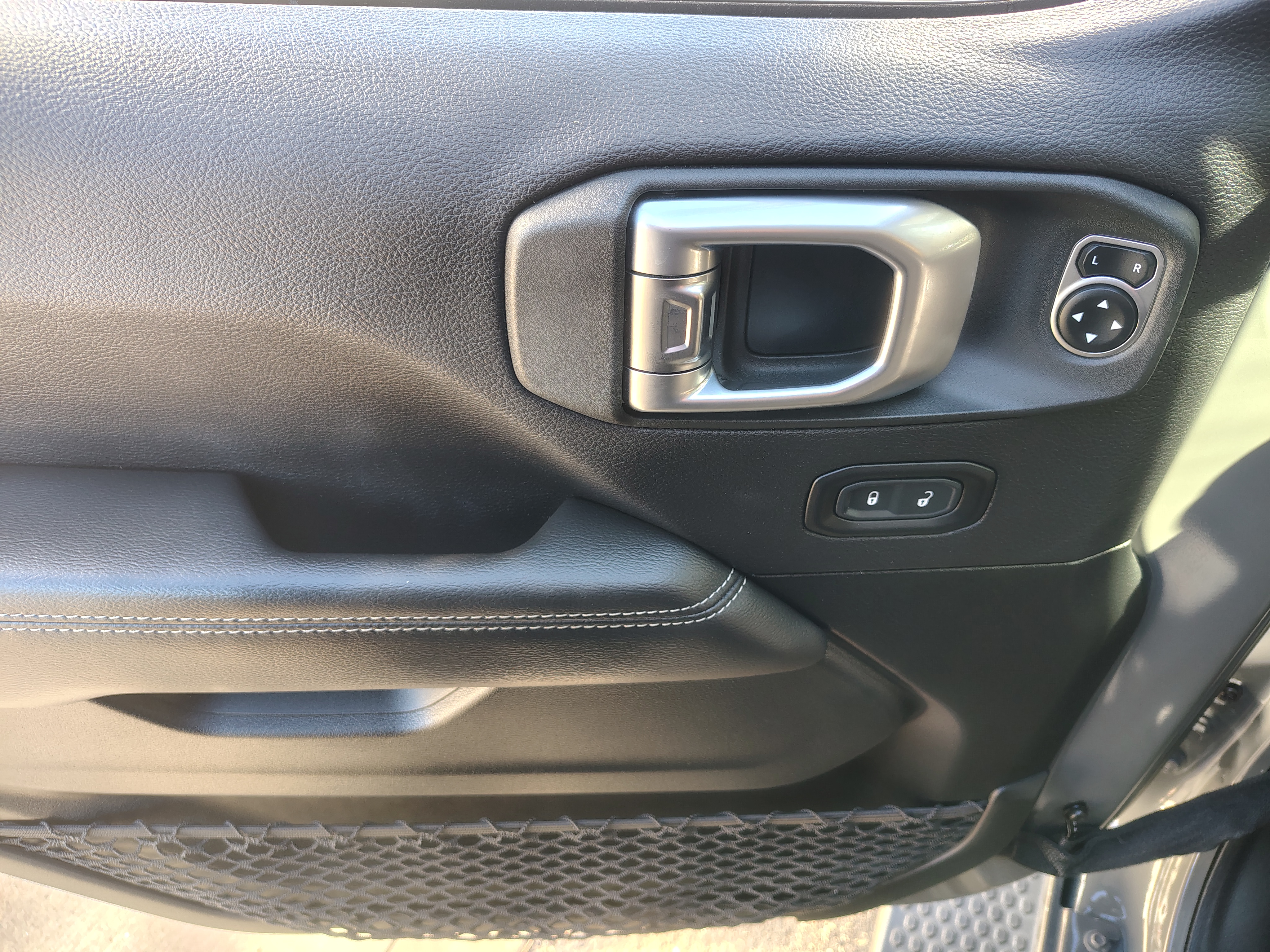 2020 Jeep Wrangler Unlimited photo 18 of 35